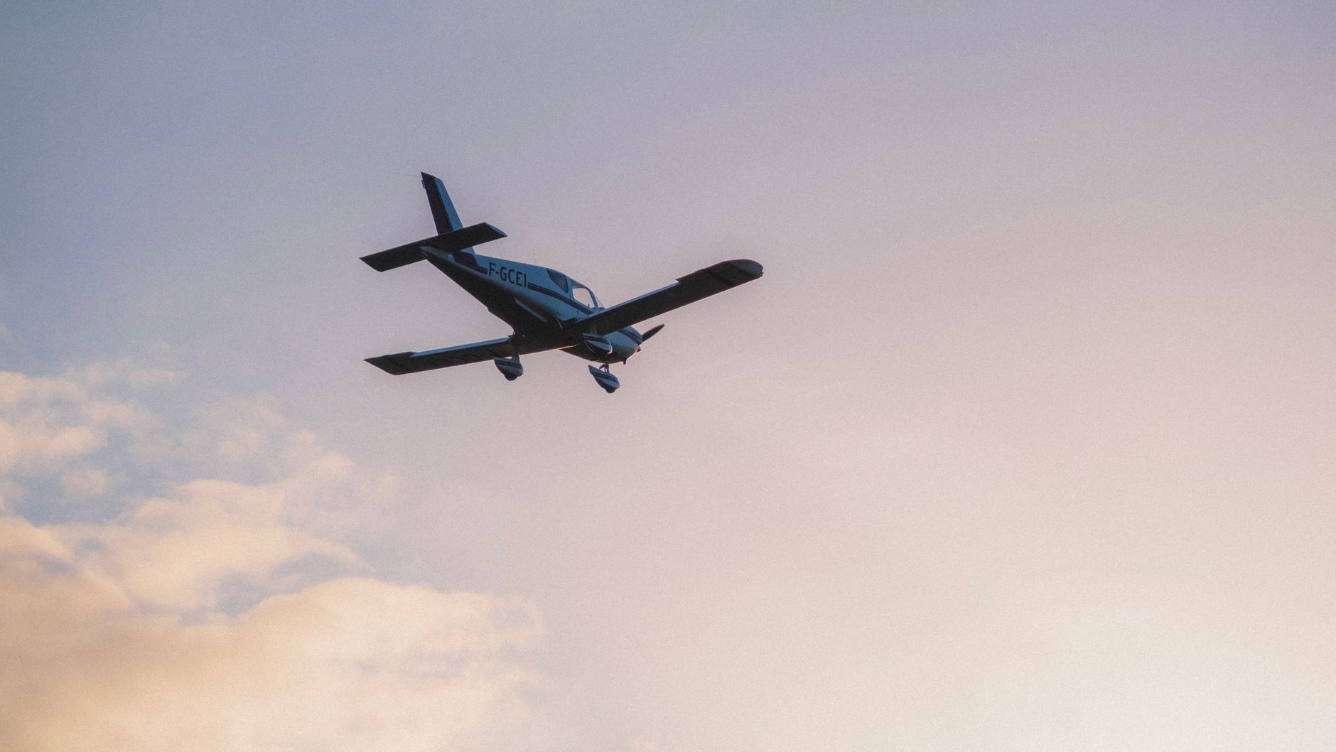 Pilot killed as small plane's engine fails near Ottawa airport