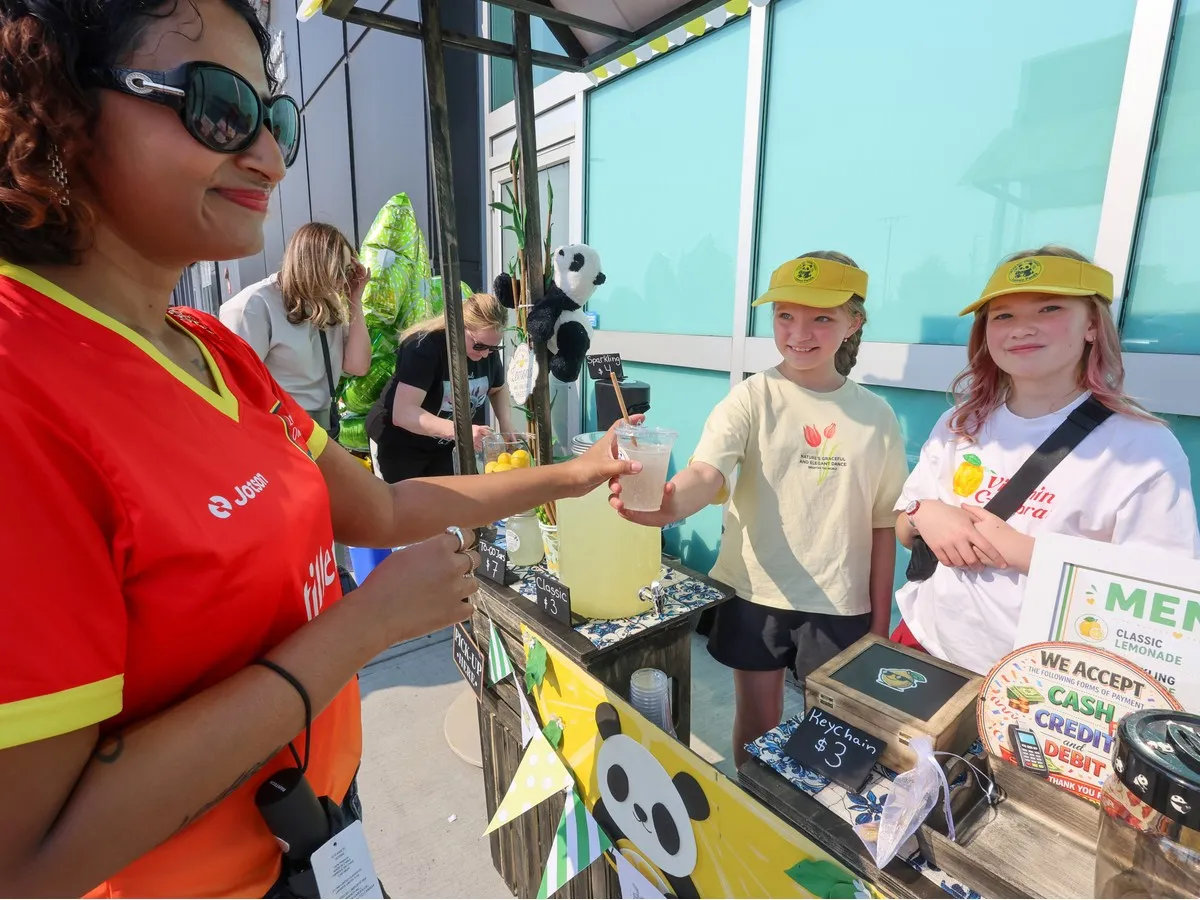 Hundreds of Calgary youth set up lemonade stands for fourth annual Lemonade Day