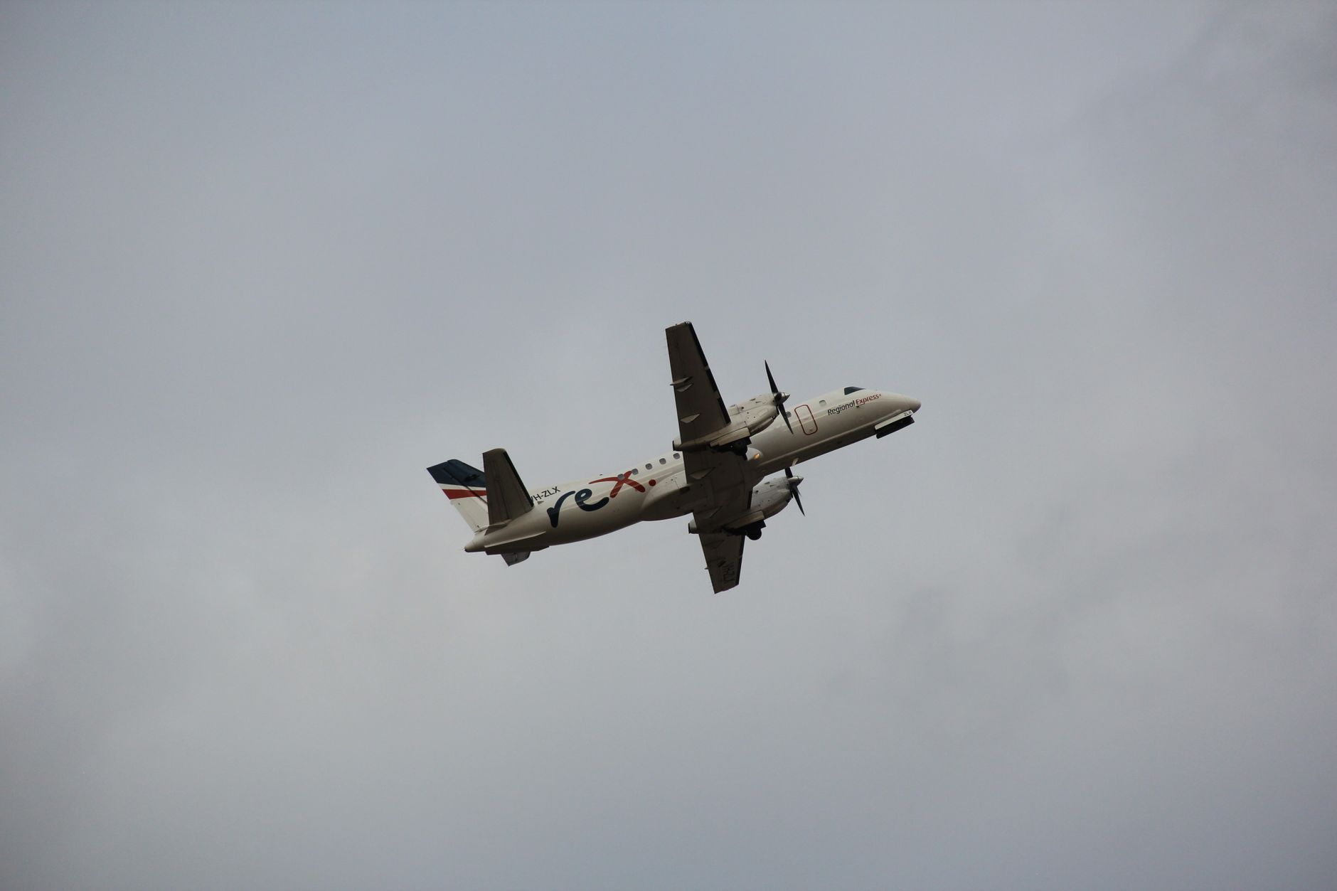 Porter Airlines cancels Victoria-Toronto flight after child refuses to buckle seatbelt