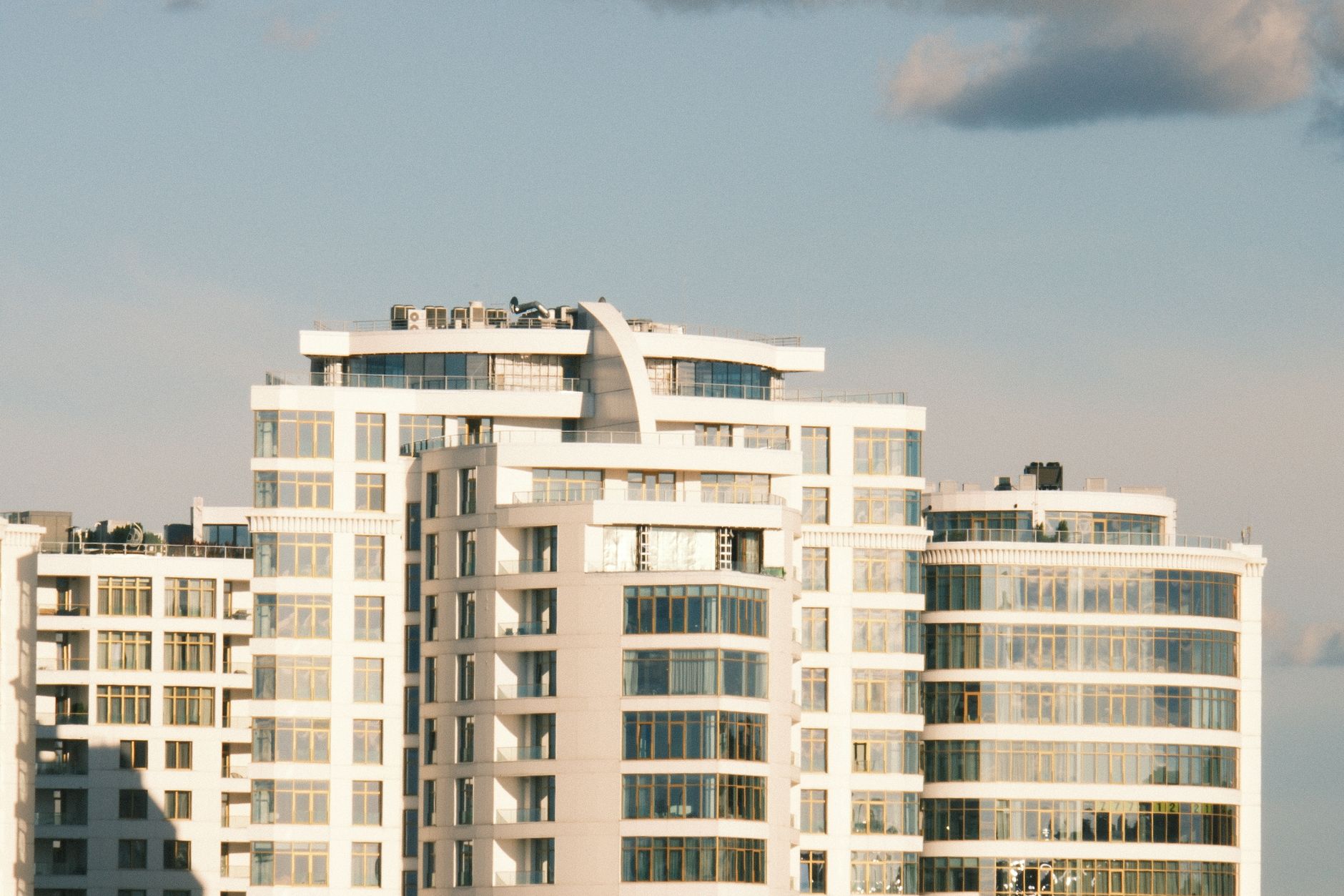 Kitsilano rental tower plan adds 99 hotel rooms and rises to 26 storeys