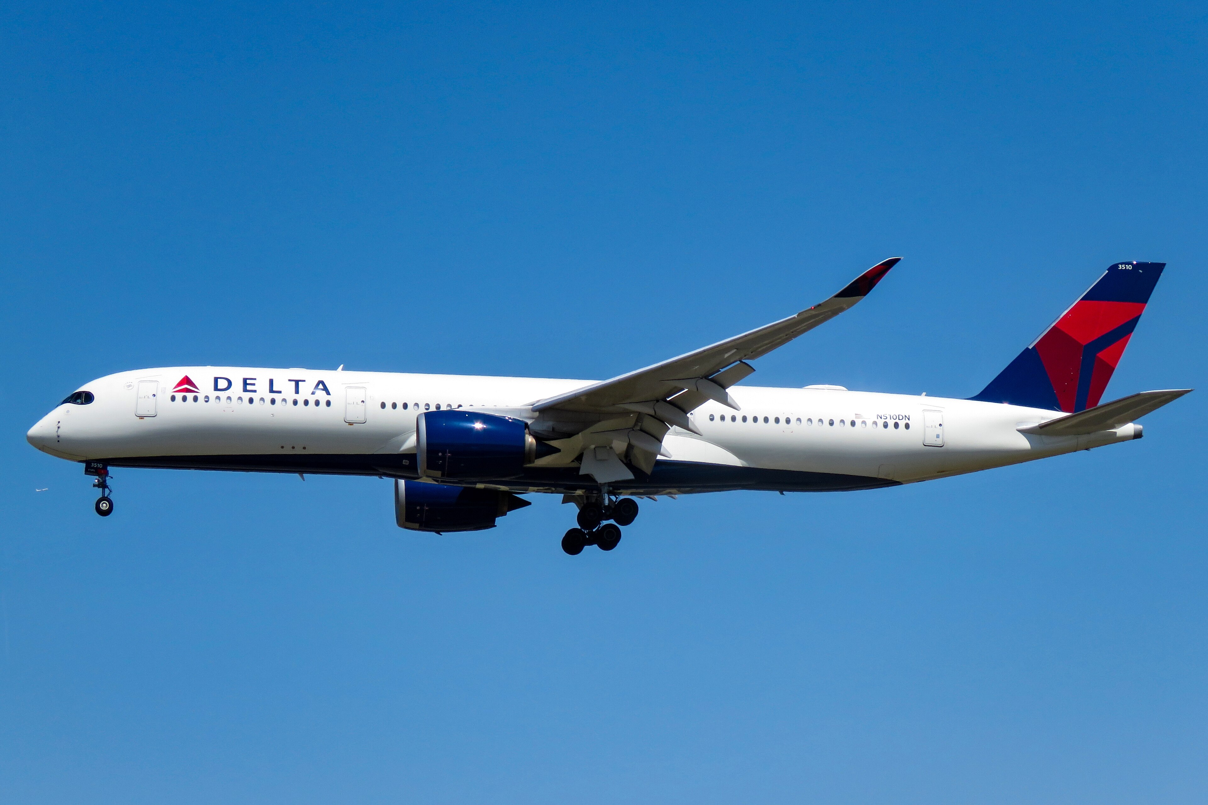 Delta launches twice-daily LAX-Vancouver flights this fall