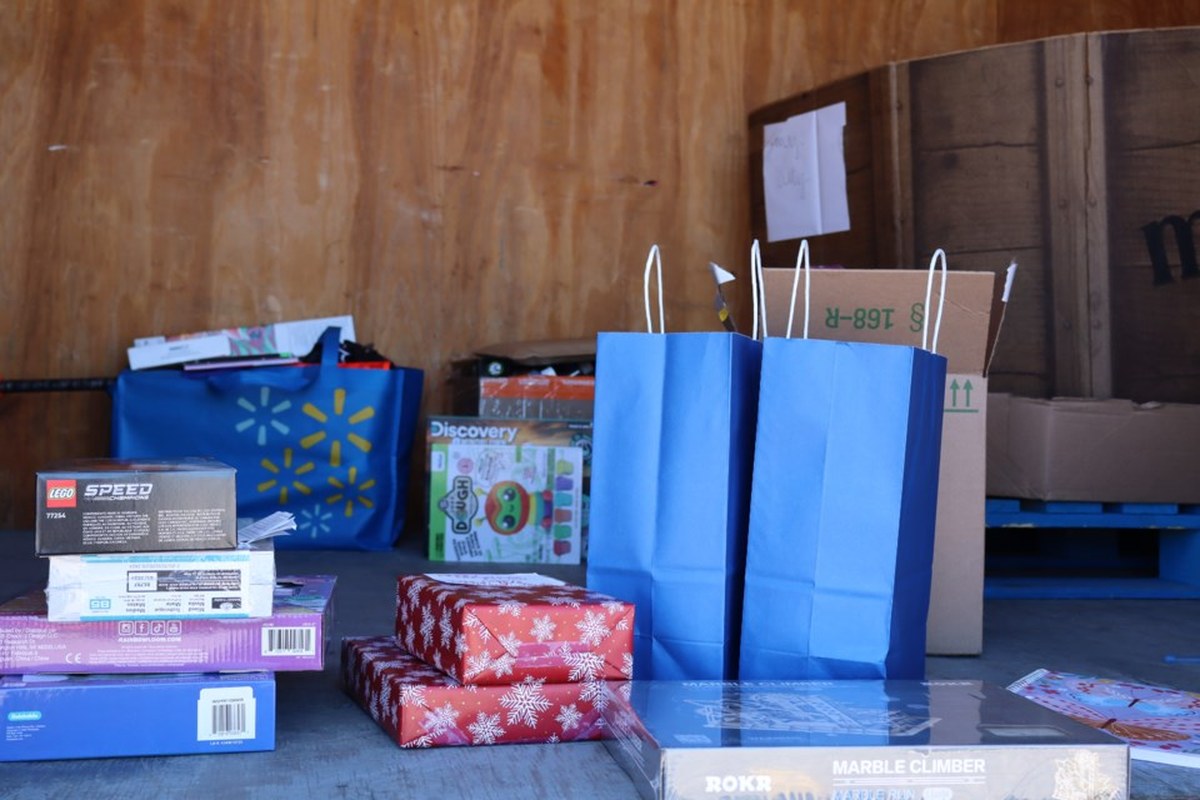 Okotoks community rallies to give Byerley family Christmas in July amid teen's cancer battle