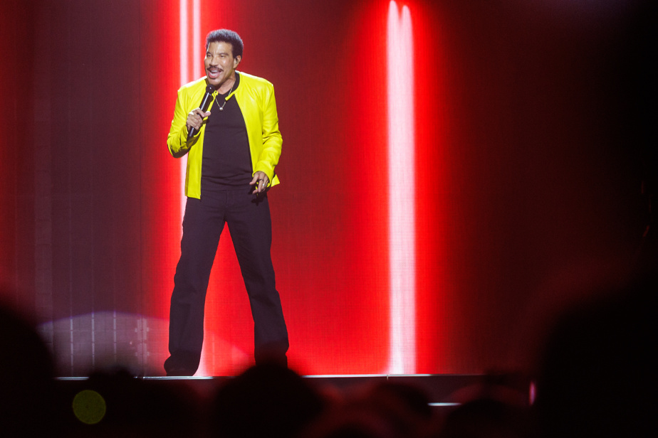 Lionel Richie performs closing night of Montreal Jazz Festival despite recent health scare