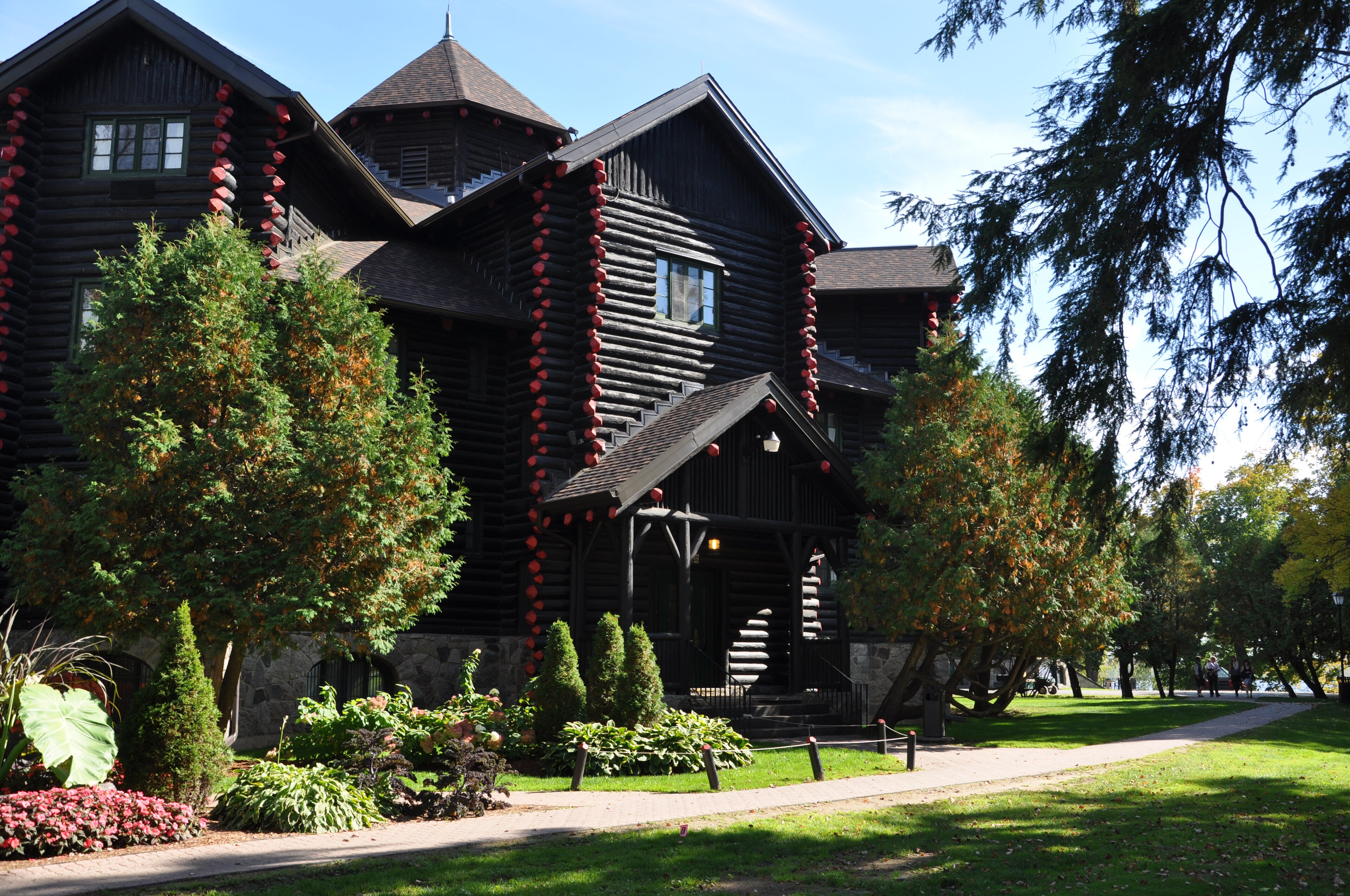 Local bidders boost Château Montebello offer as July 10 sale deadline nears