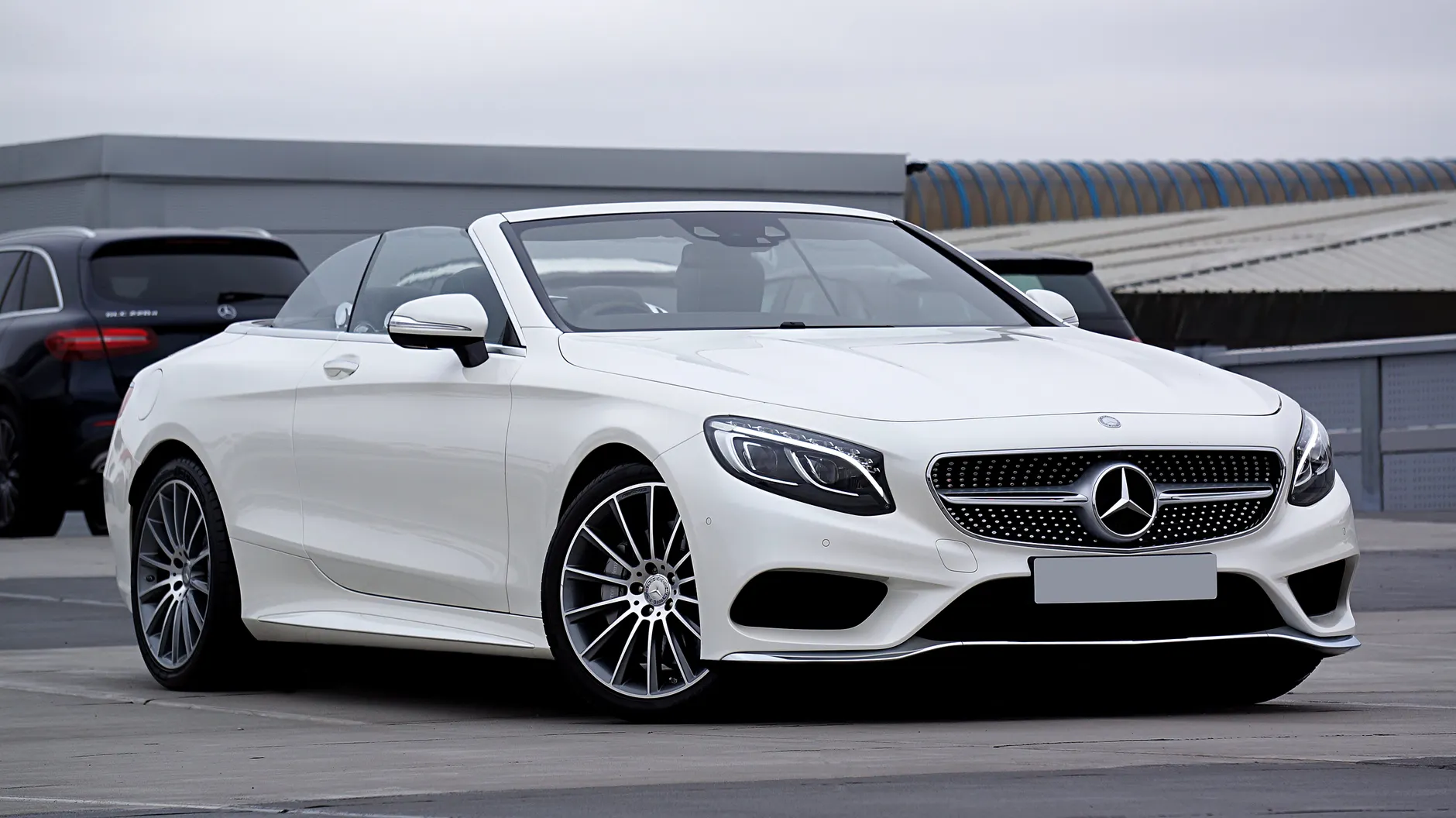 Mercedes driver allegedly strikes parking enforcement officer over ticket at Queens Quay