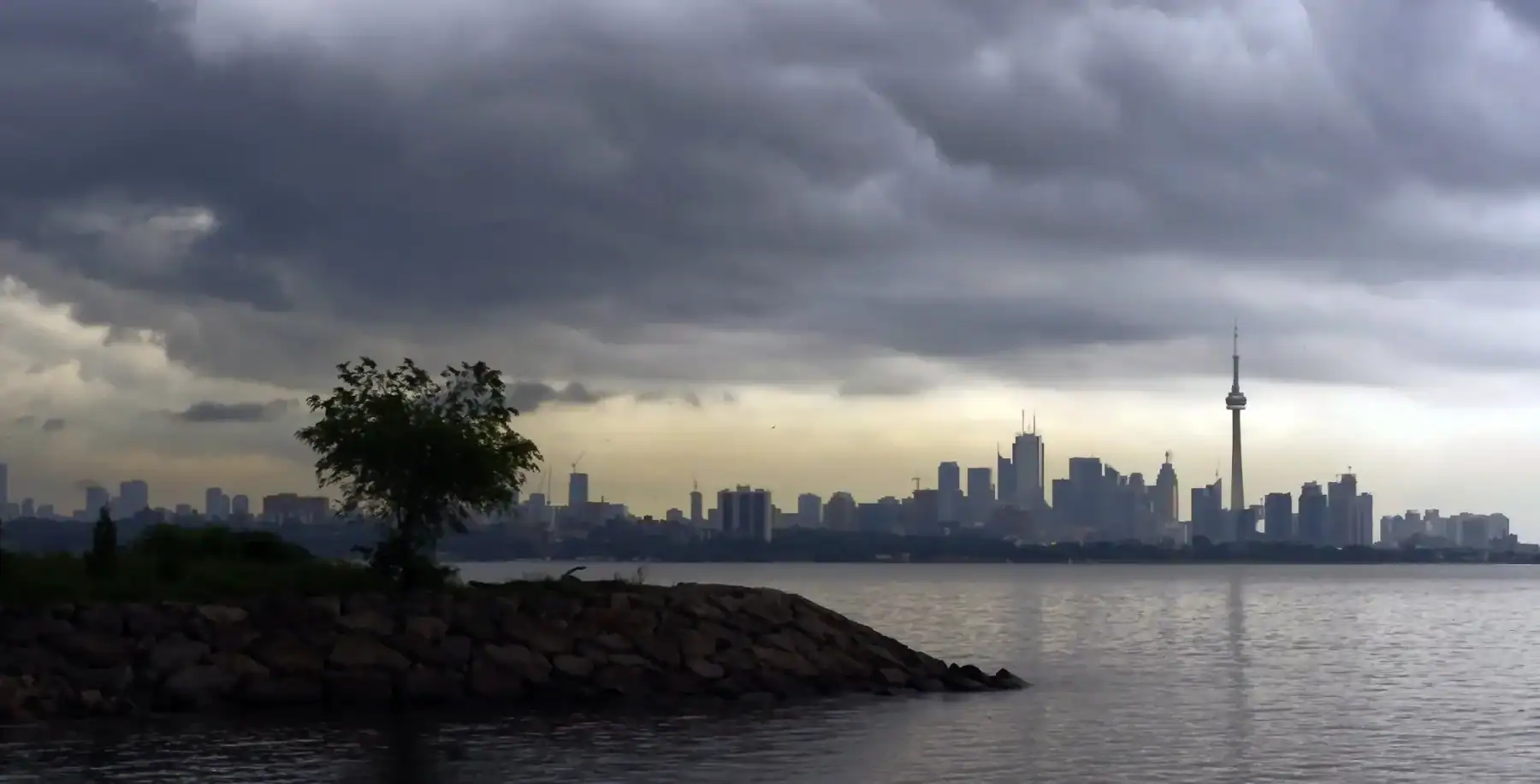 Heavy rain and thunderstorms forecast for Toronto Tuesday with humidity feeling like 32 C