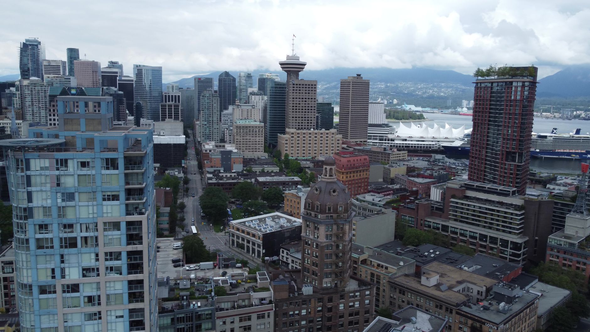 West Vancouver mayor defends condo deal involvement one week before election