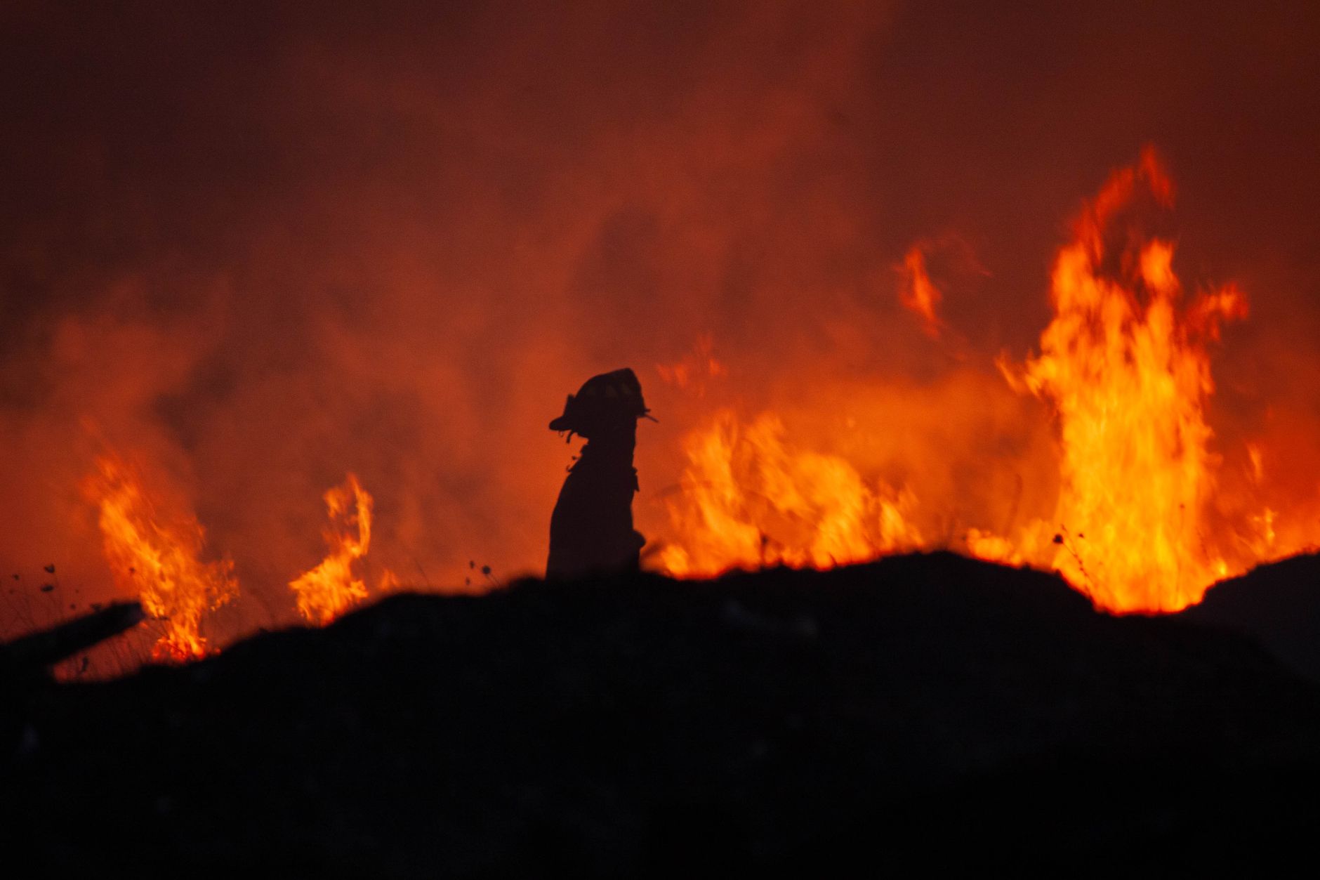 Summerland wildfire continues to grow; 20,000 residents remain evacuated from homes