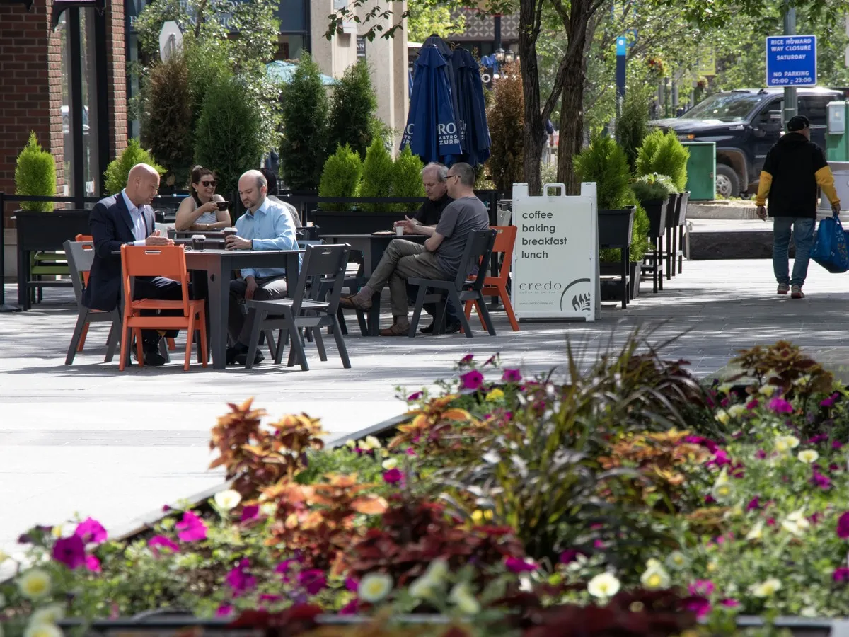 Downtown Edmonton office vacancies drop as restaurants and retail struggle
