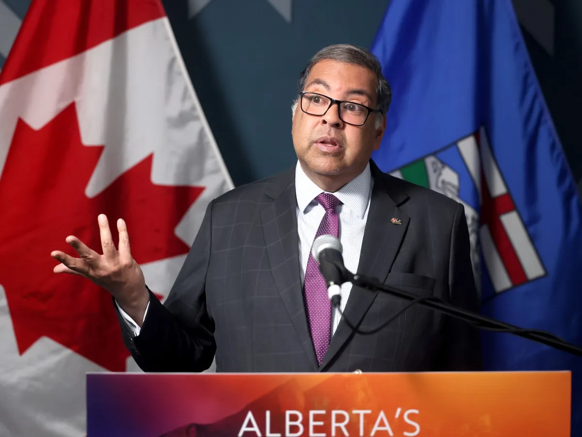NDP leader Nenshi takes aim at Smith over separation vote