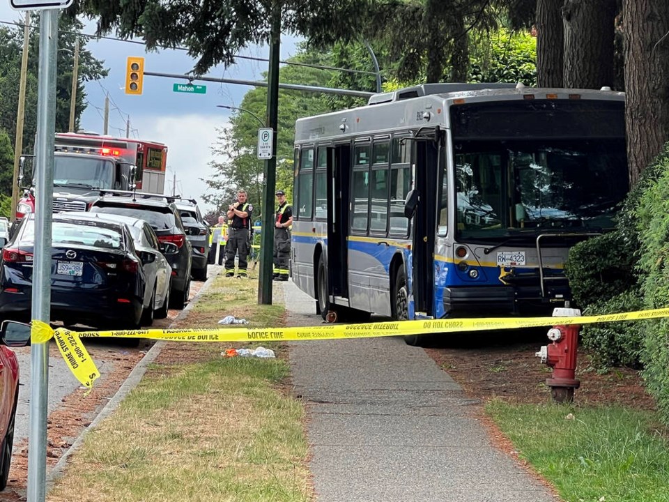 TransLink bus driver suffers medical emergency, crashes in North Vancouver