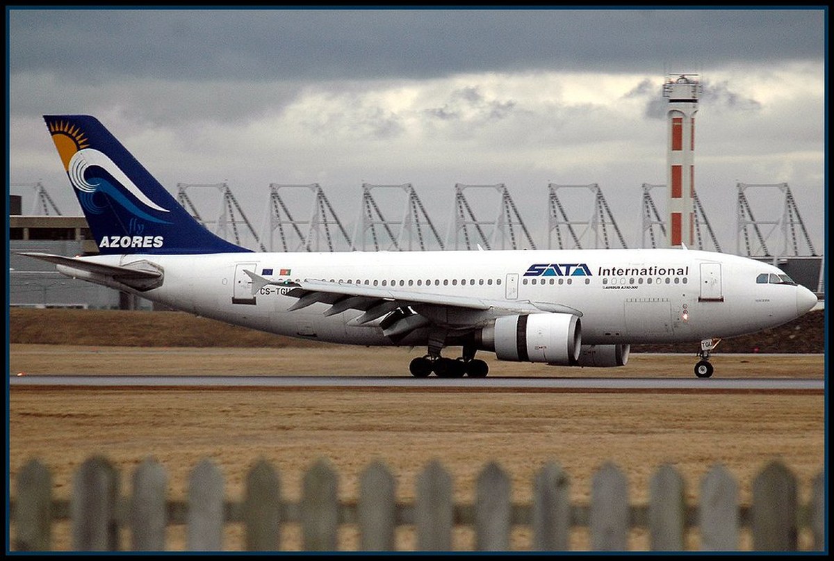 Montreal airport worker dies after being struck by aircraft backing up on runway