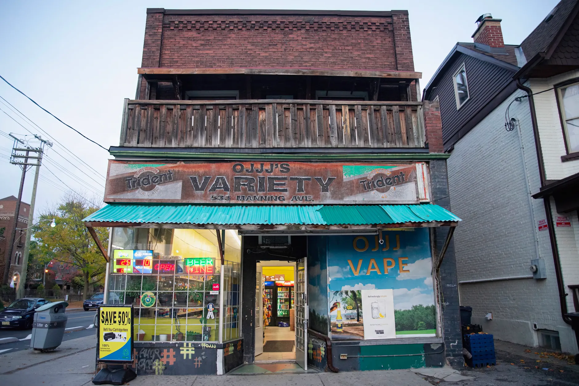 Man accused of robbing downtown Edmonton vape shop with knife and bear spray still at large