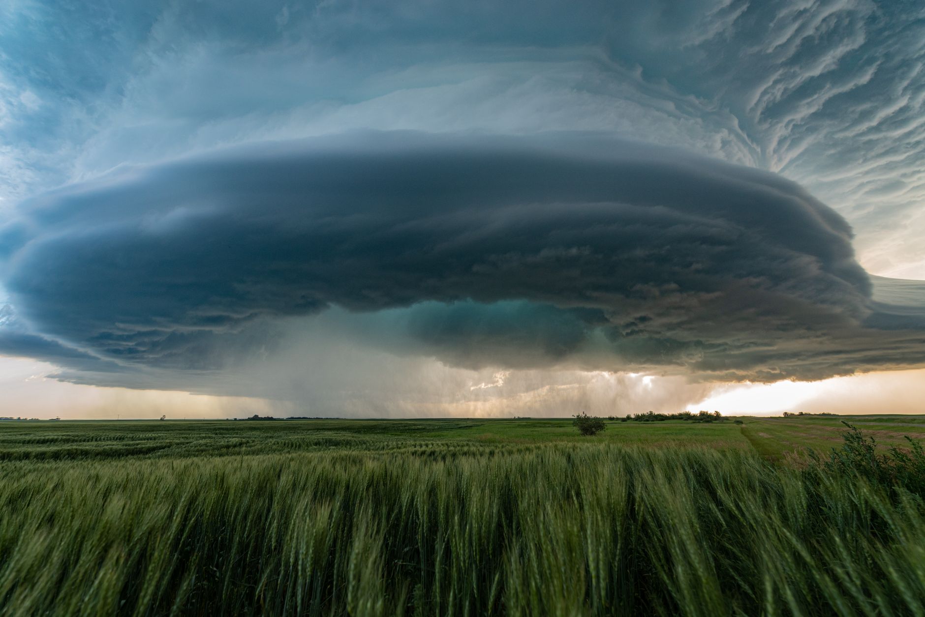 Severe thunderstorm with 90 km/h winds and quarter-sized hail threatens Ottawa Monday