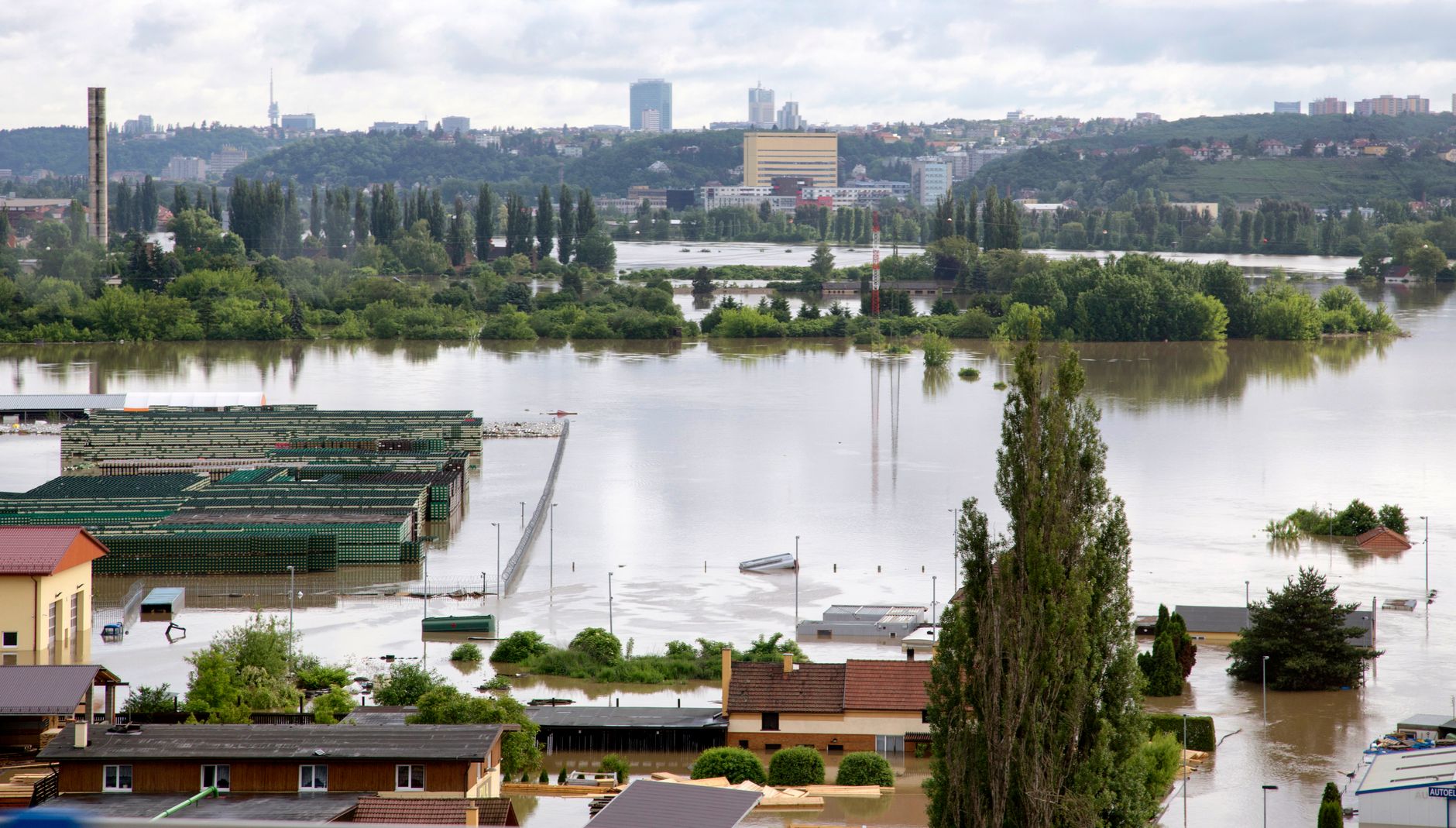 B.C. couple missing after catastrophic flash flooding and ice collapse on Nepal-Tibet border