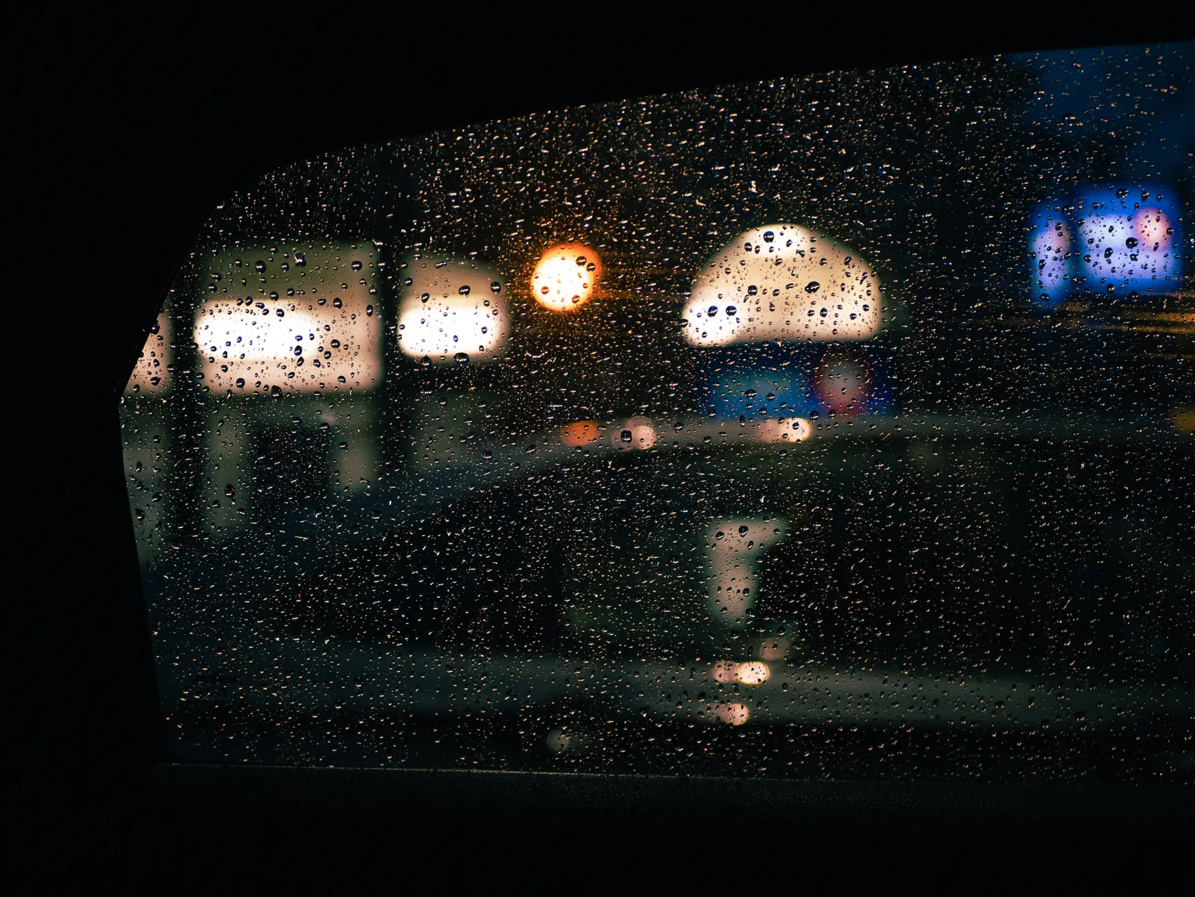 Mississauga police seek suspect in 32 vehicle break-ins across three neighborhoods