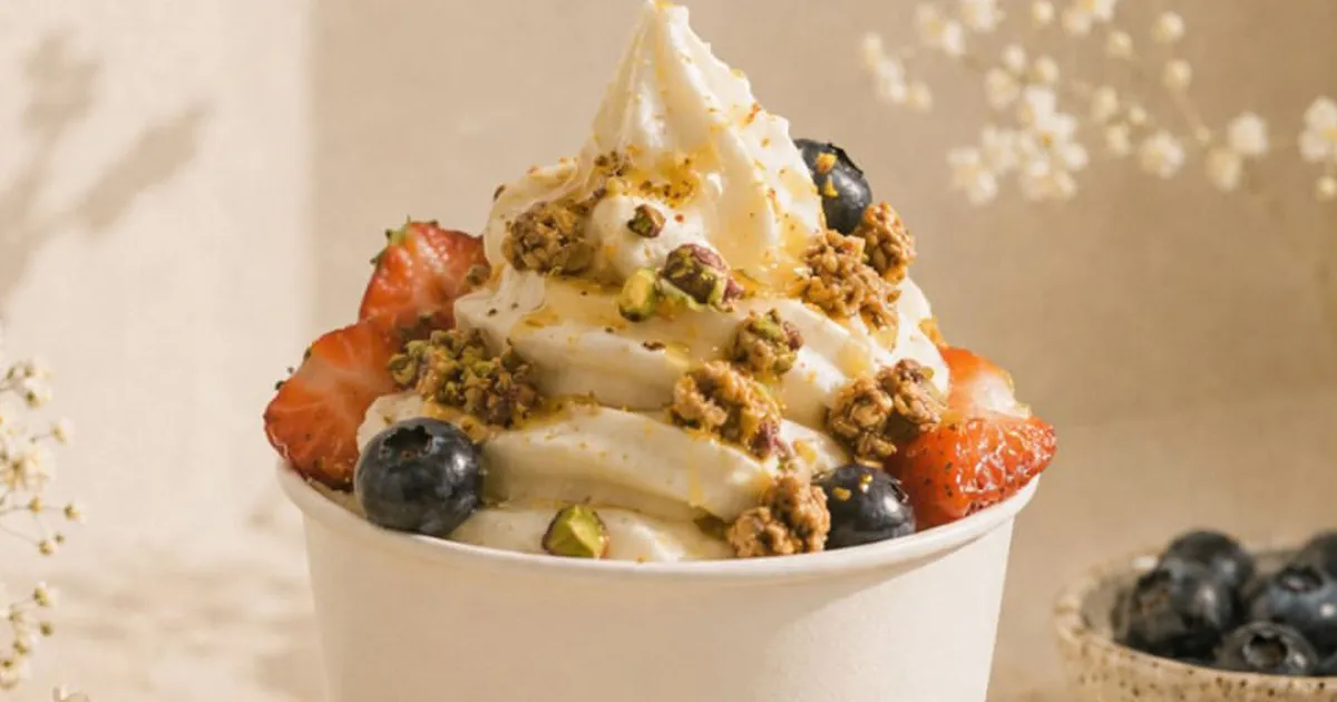 Kela Greek brings viral frozen yogurt trend to Toronto
