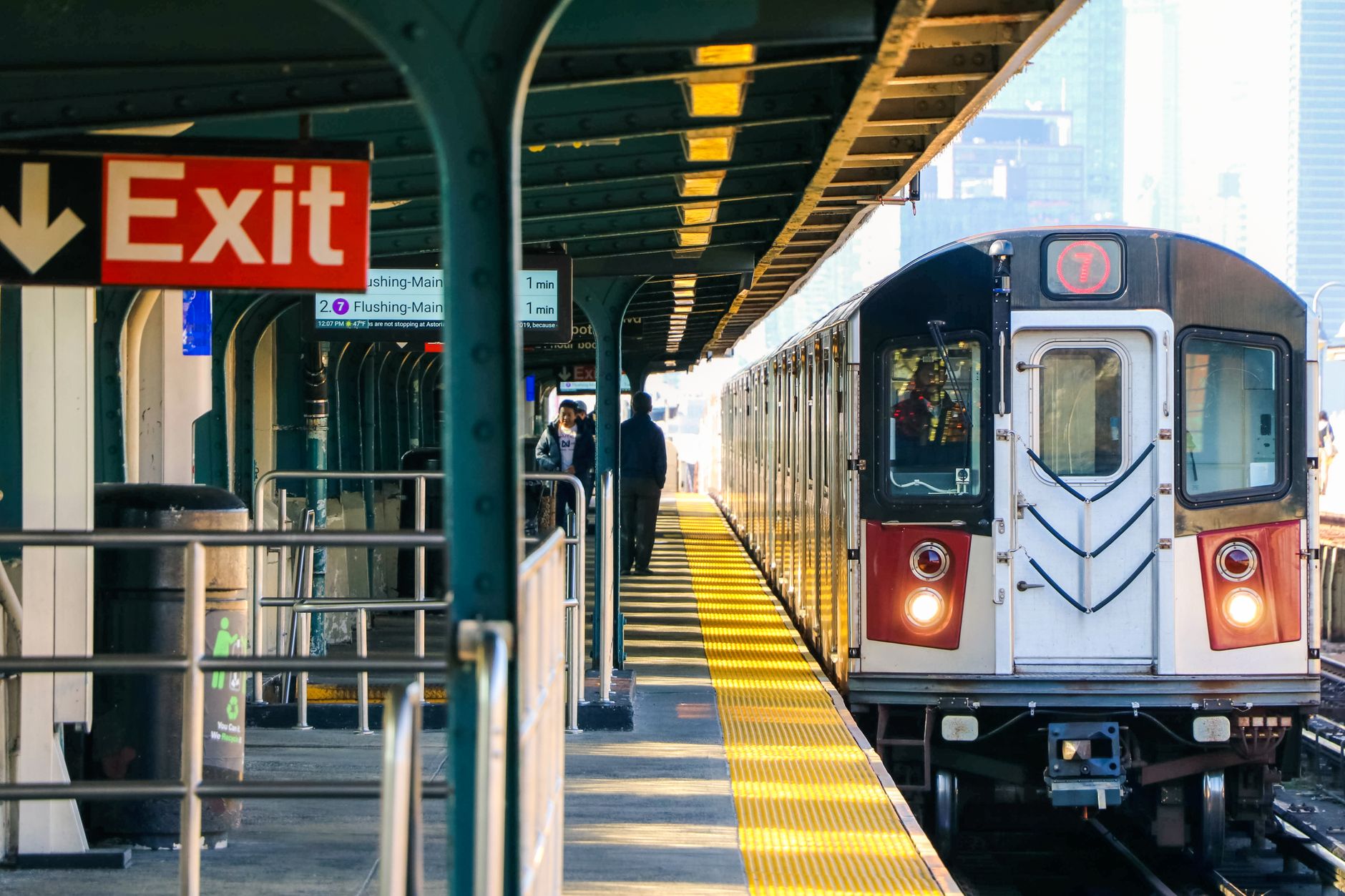 Line 2 subway shut down between Ossington and St. George after injury on tracks