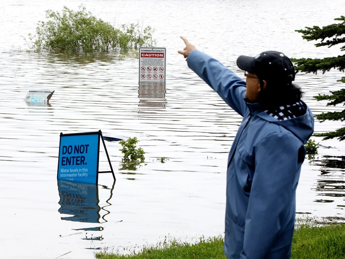 Heavy rain forces Epcor warnings, river rising fast