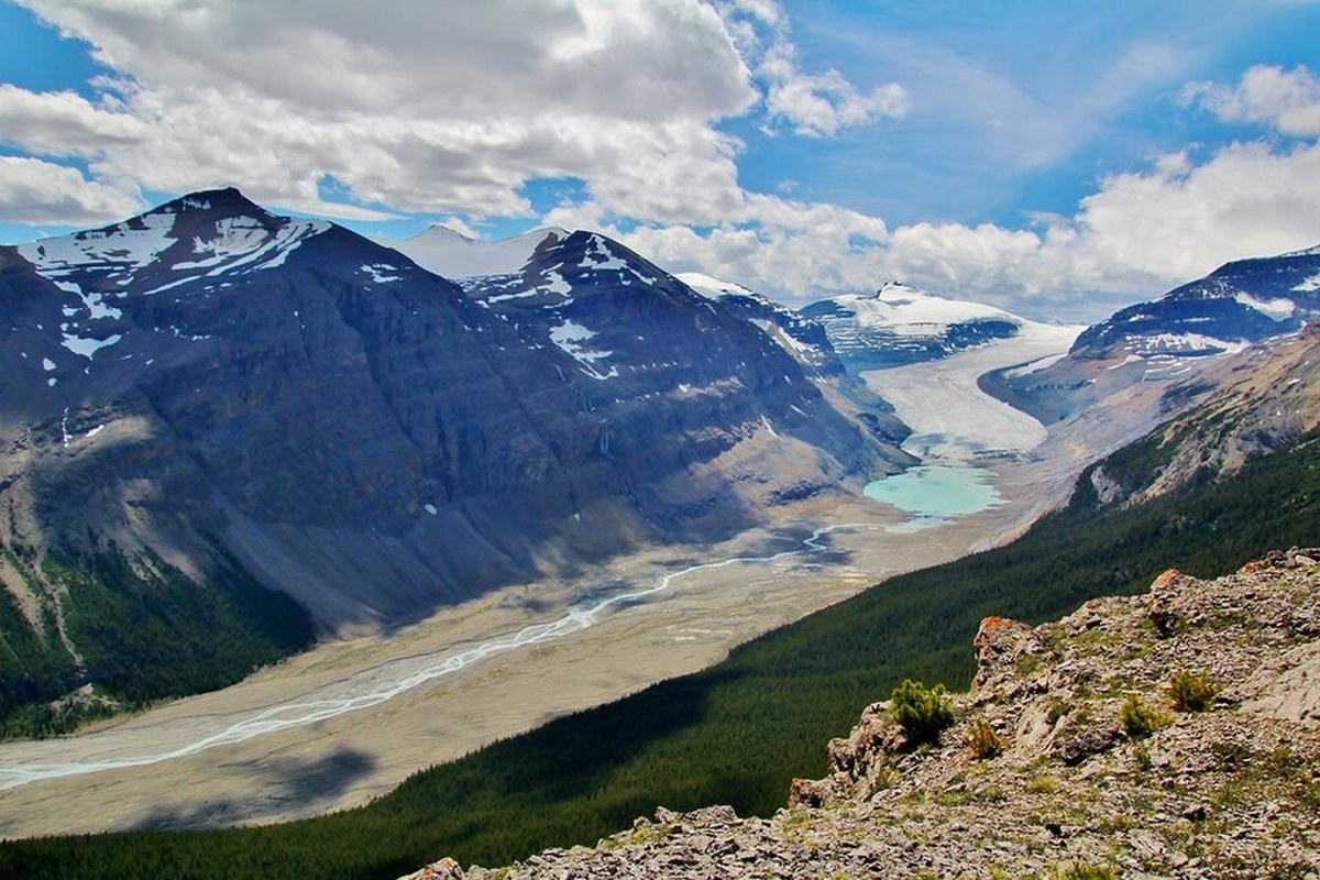 B.C. penalizes helicopter company for illegal dumping after glacier crash