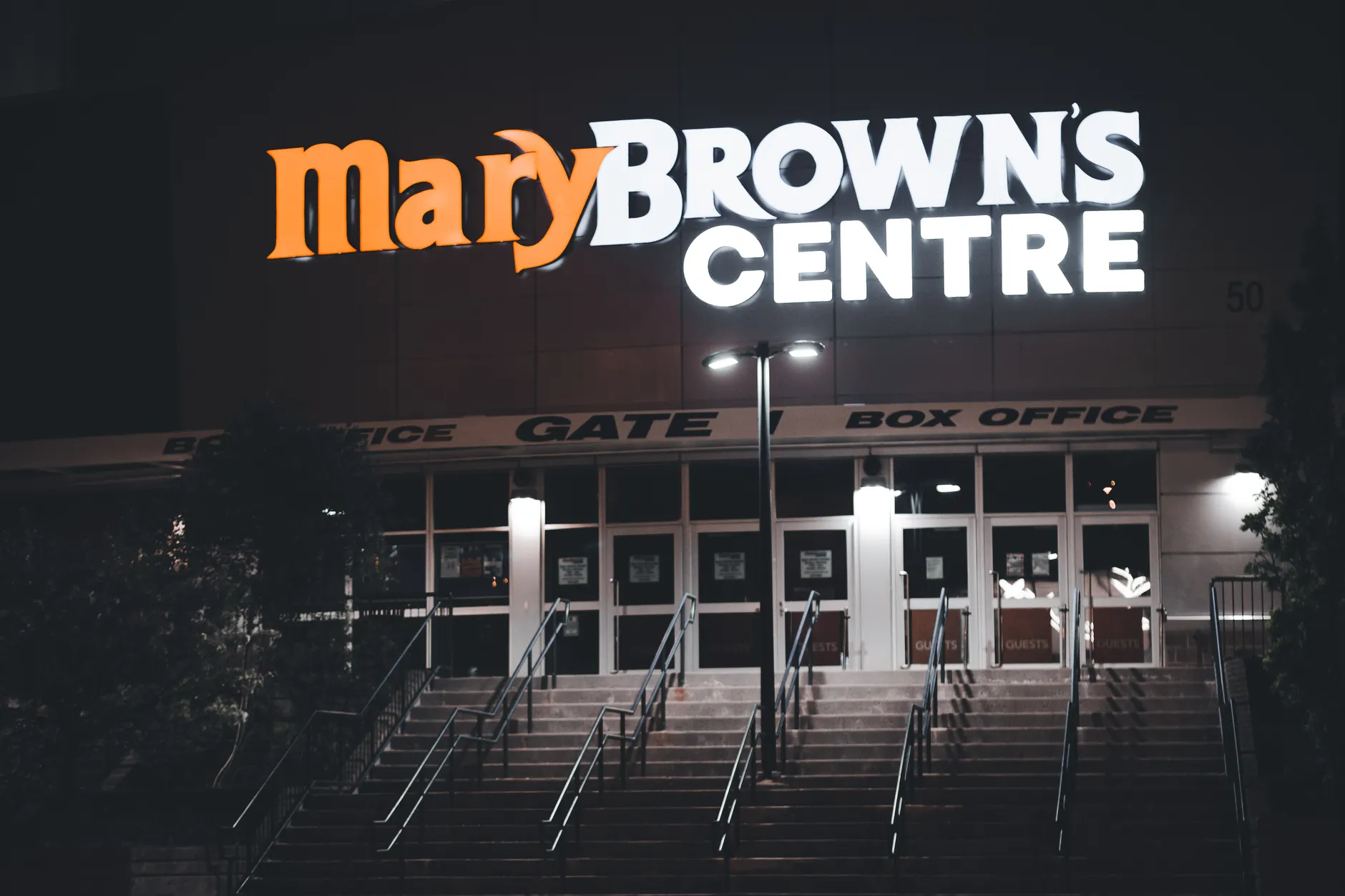 Two Calgarians assaulted walking back from Bruno Mars concert in Vancouver; suspect arrested
