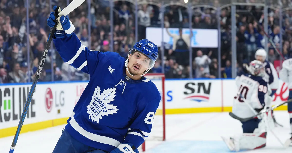 Leafs trade Robertson to Penguins on Canada Day