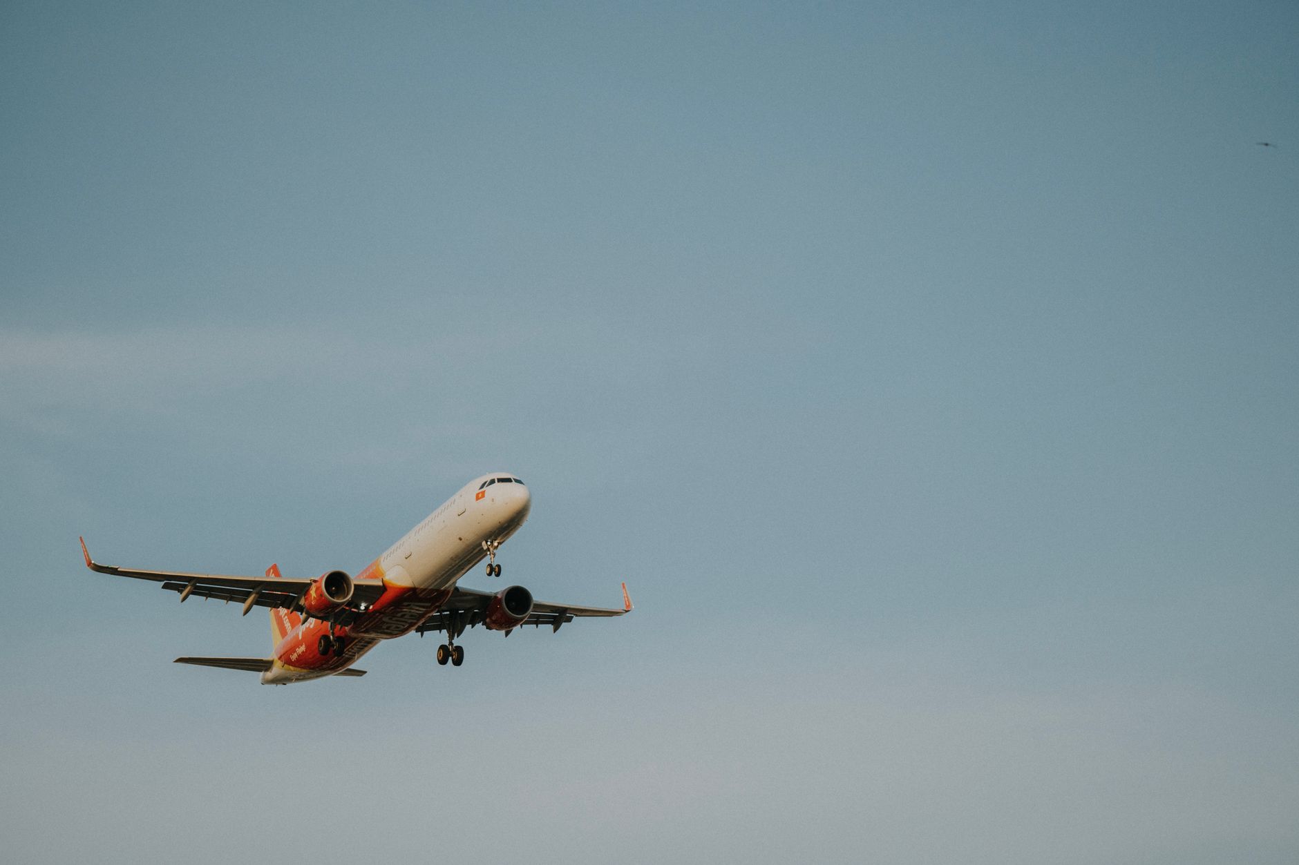 Canadian airlines halt all flights to Cuba