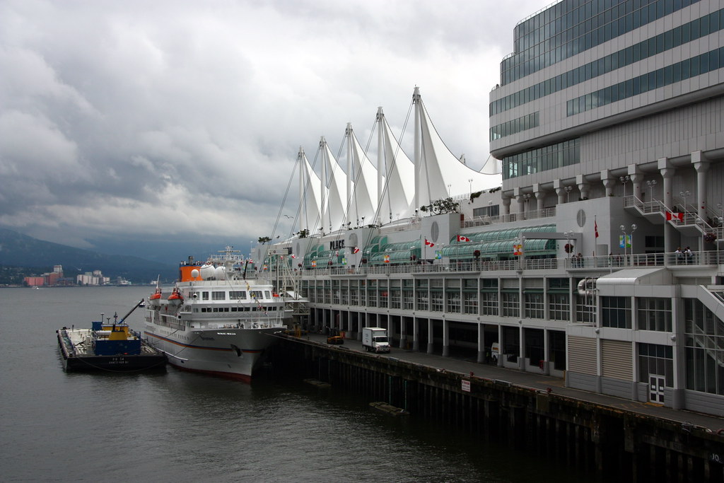 Driver dies in downtown Vancouver collision under police investigation