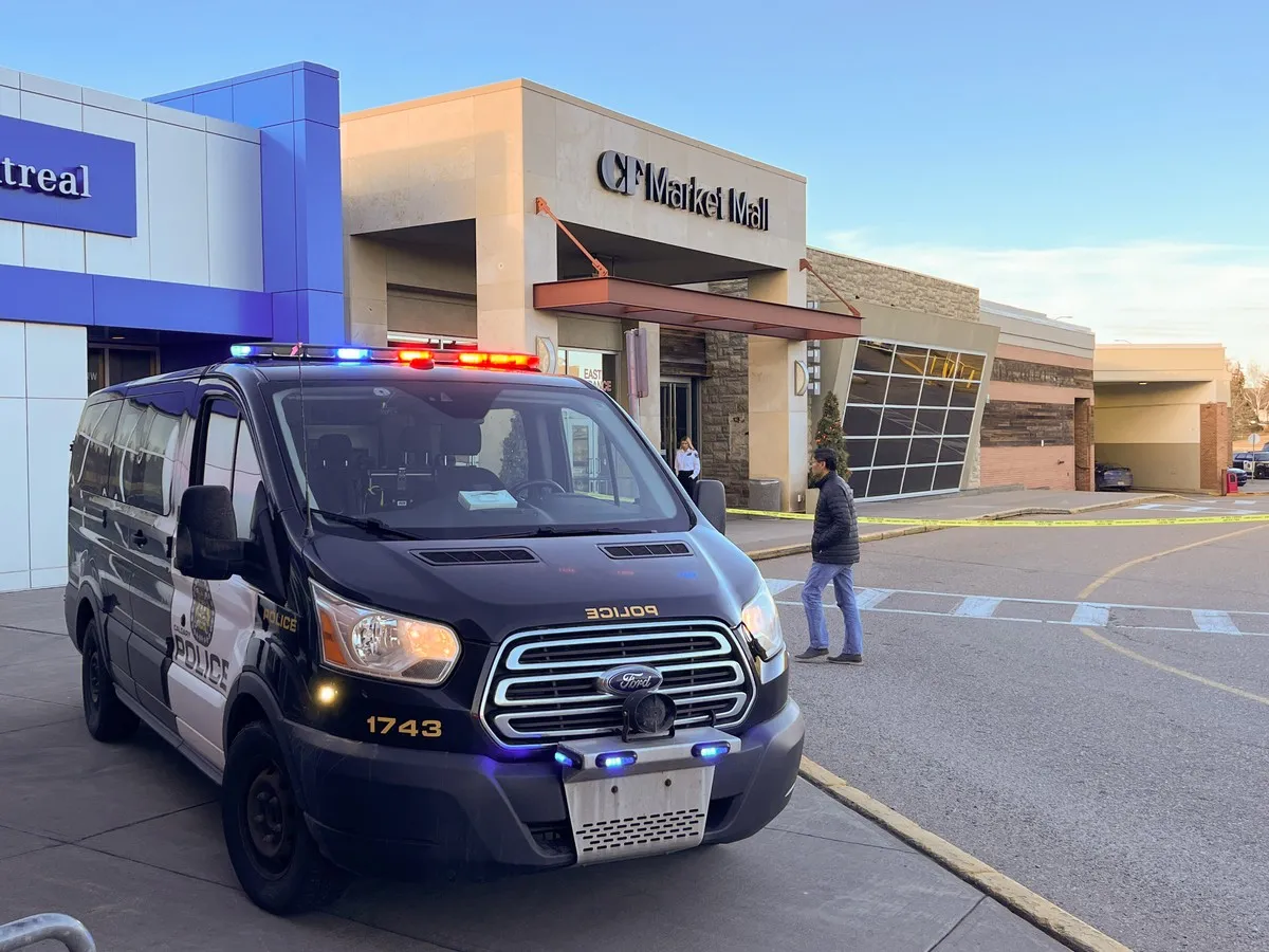 Family used children to steal nearly $4,000 in jewelry from CF Market Mall store