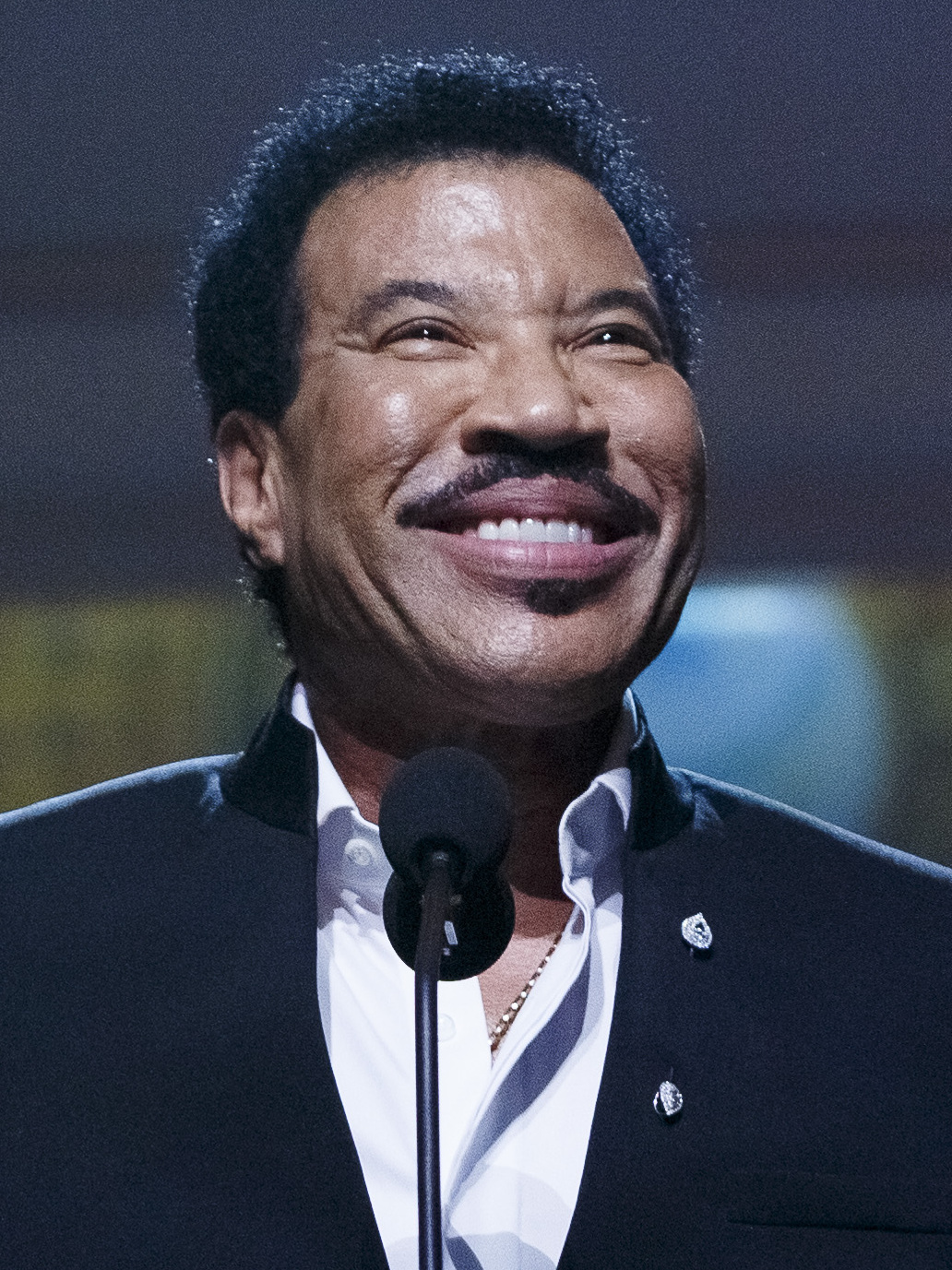 Lionel Richie performs closing night of Montreal Jazz Festival despite recent health scare