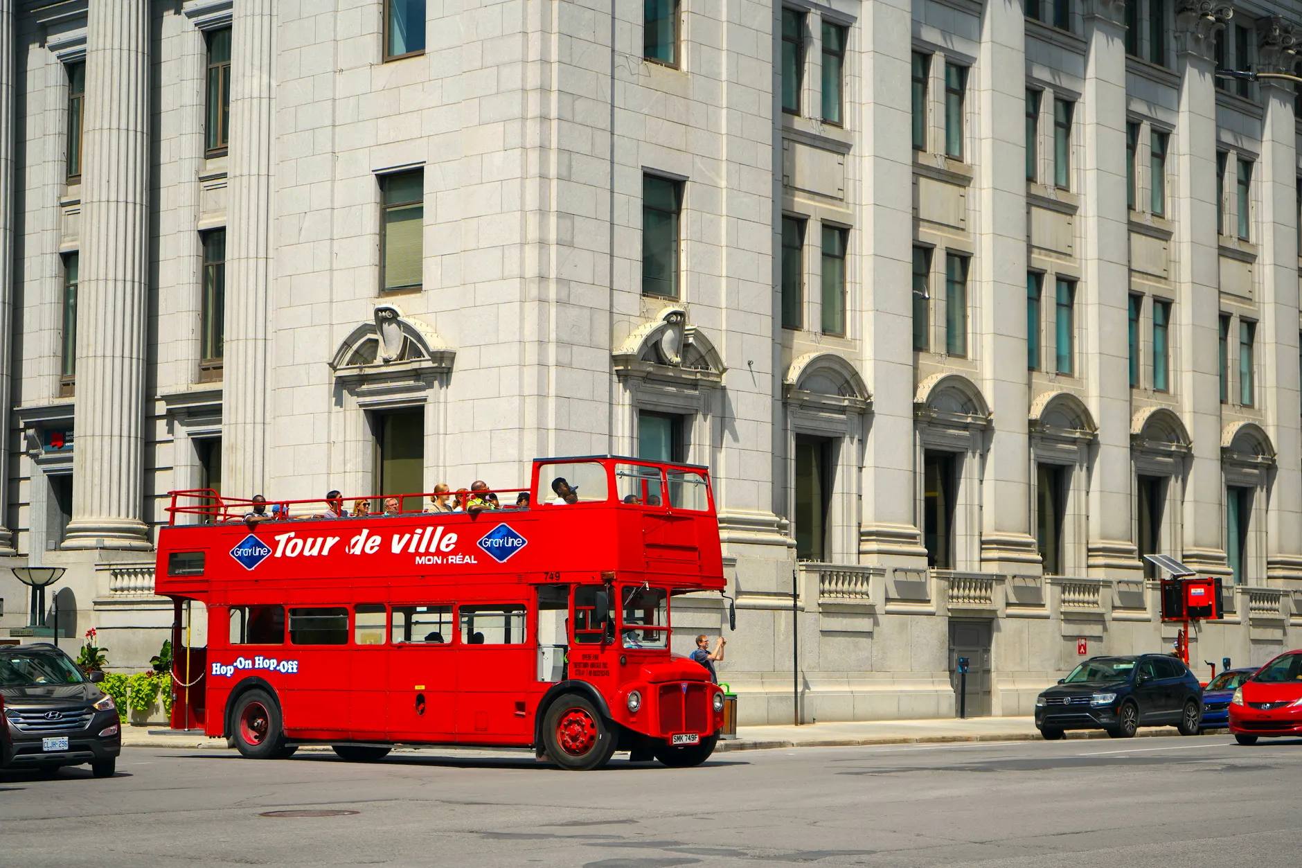 Tourisme Montréal offers free guided tours for locals through November 1