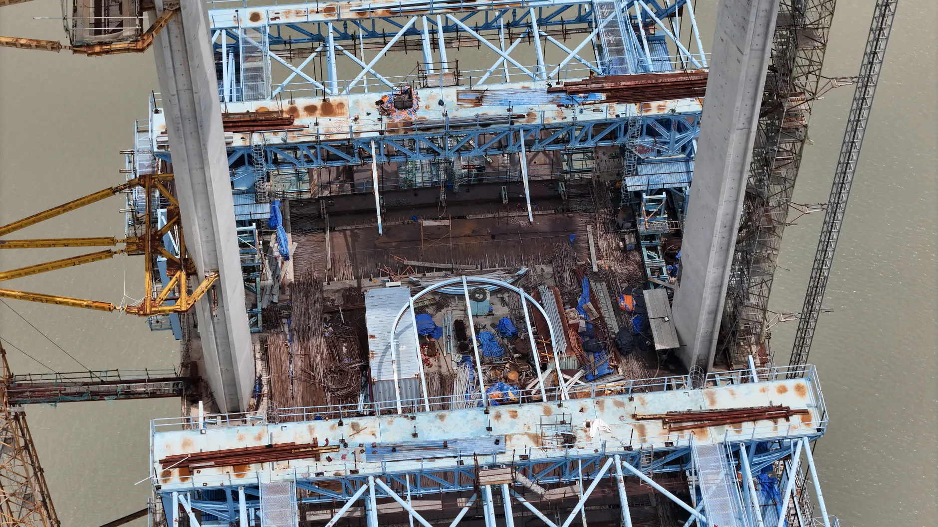 Pont Honoré-Mercier reopens after emergency steel beam repairs