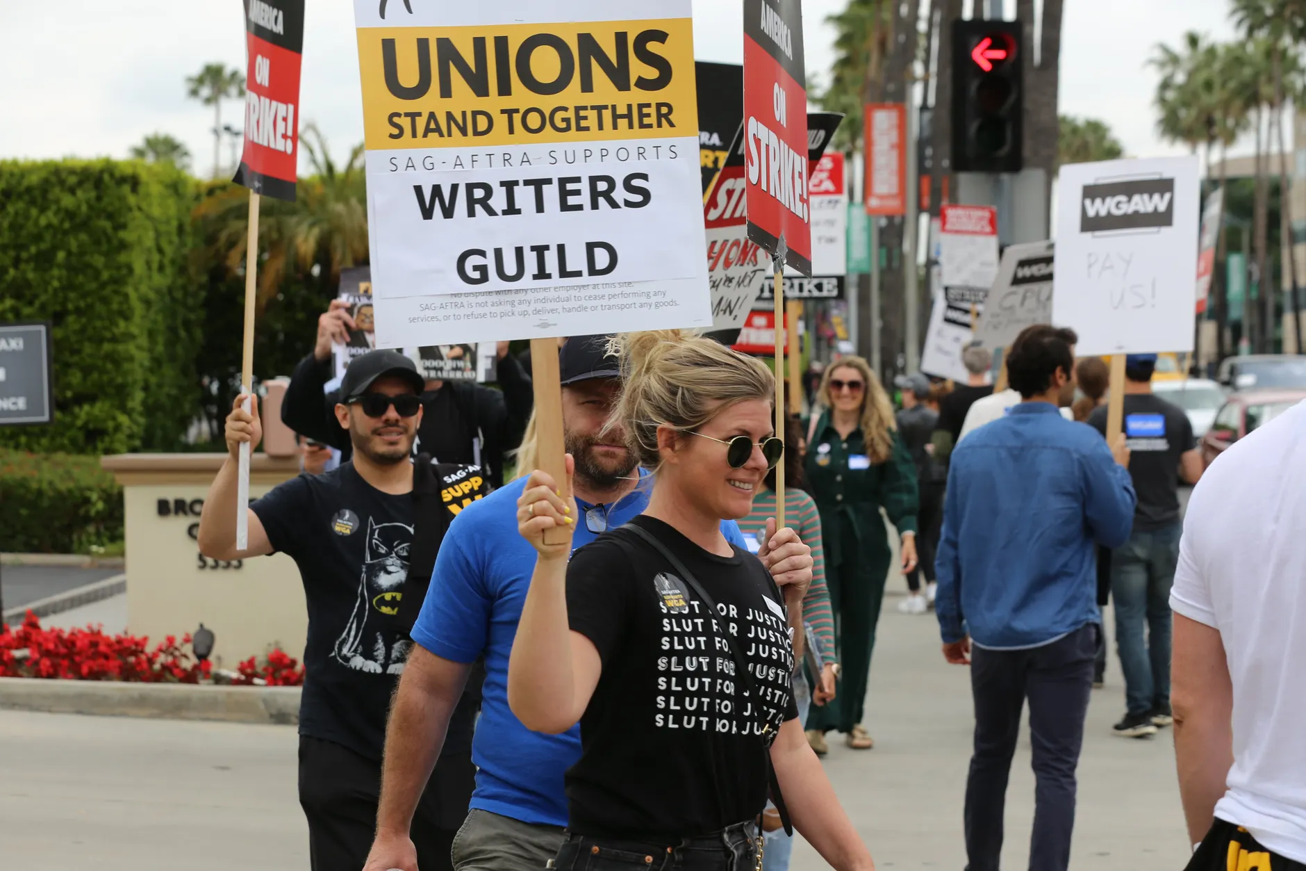 BC nurses pause Vancouver General Hospital picket as province appoints mediators