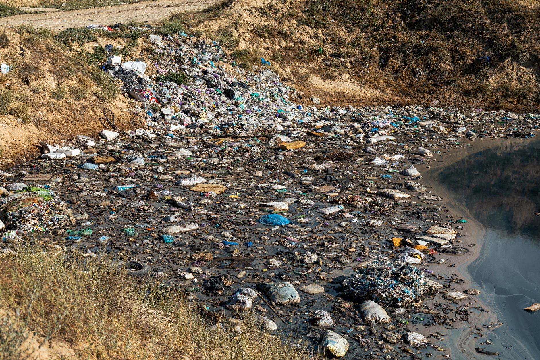 Alberta proposes $100,000 fines for illegal dumping as complaints surge in Edmonton, Calgary
