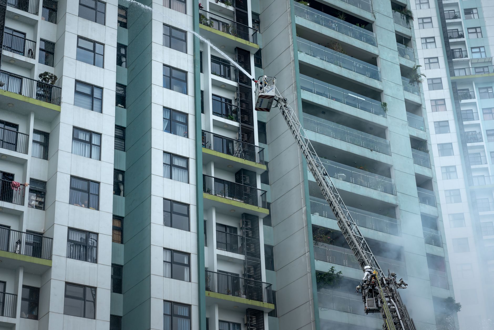 Brampton gas leak evacuates residential street after contractor hits line