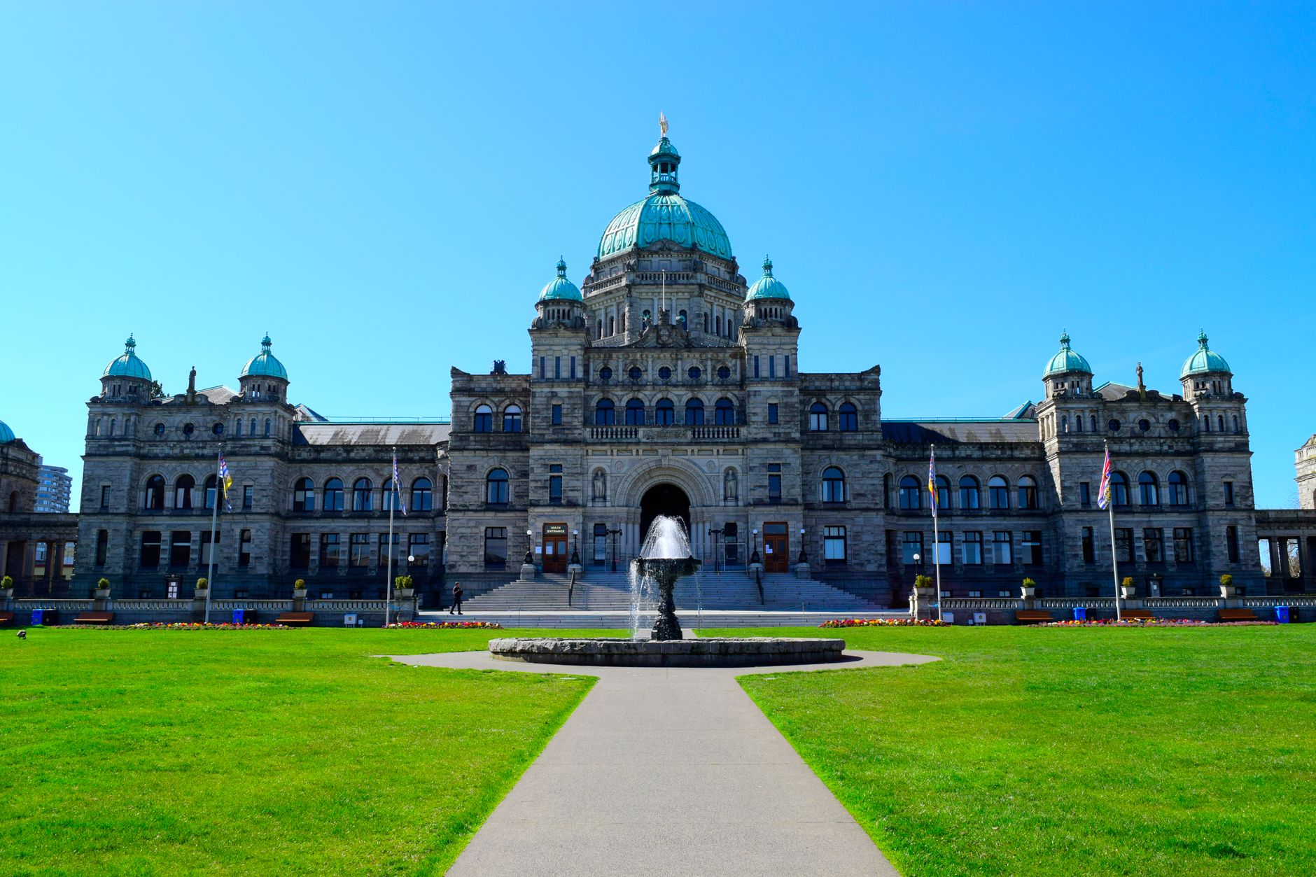 Provincial Liberals face historic collapse, but signs of recovery emerge