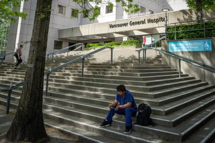BC nurses picket Vancouver General Hospital as strike escalates over pay and working conditions