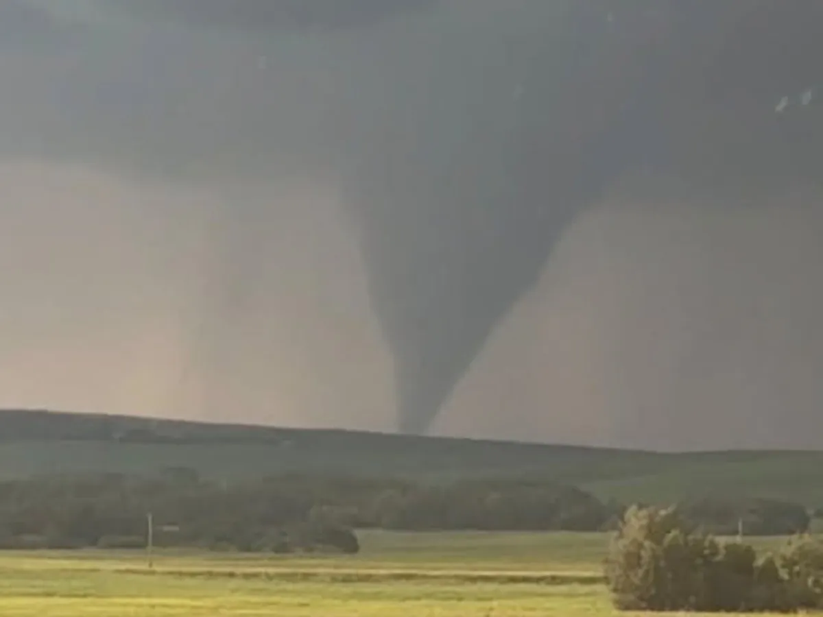 Tornado warning swept through southeast Ottawa on Tuesday evening