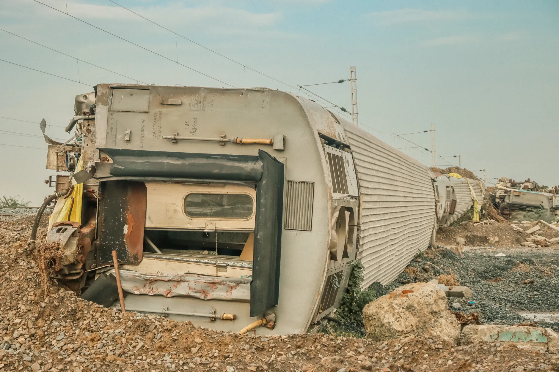 Train derailment in southwest Calgary contained; no leaks reported