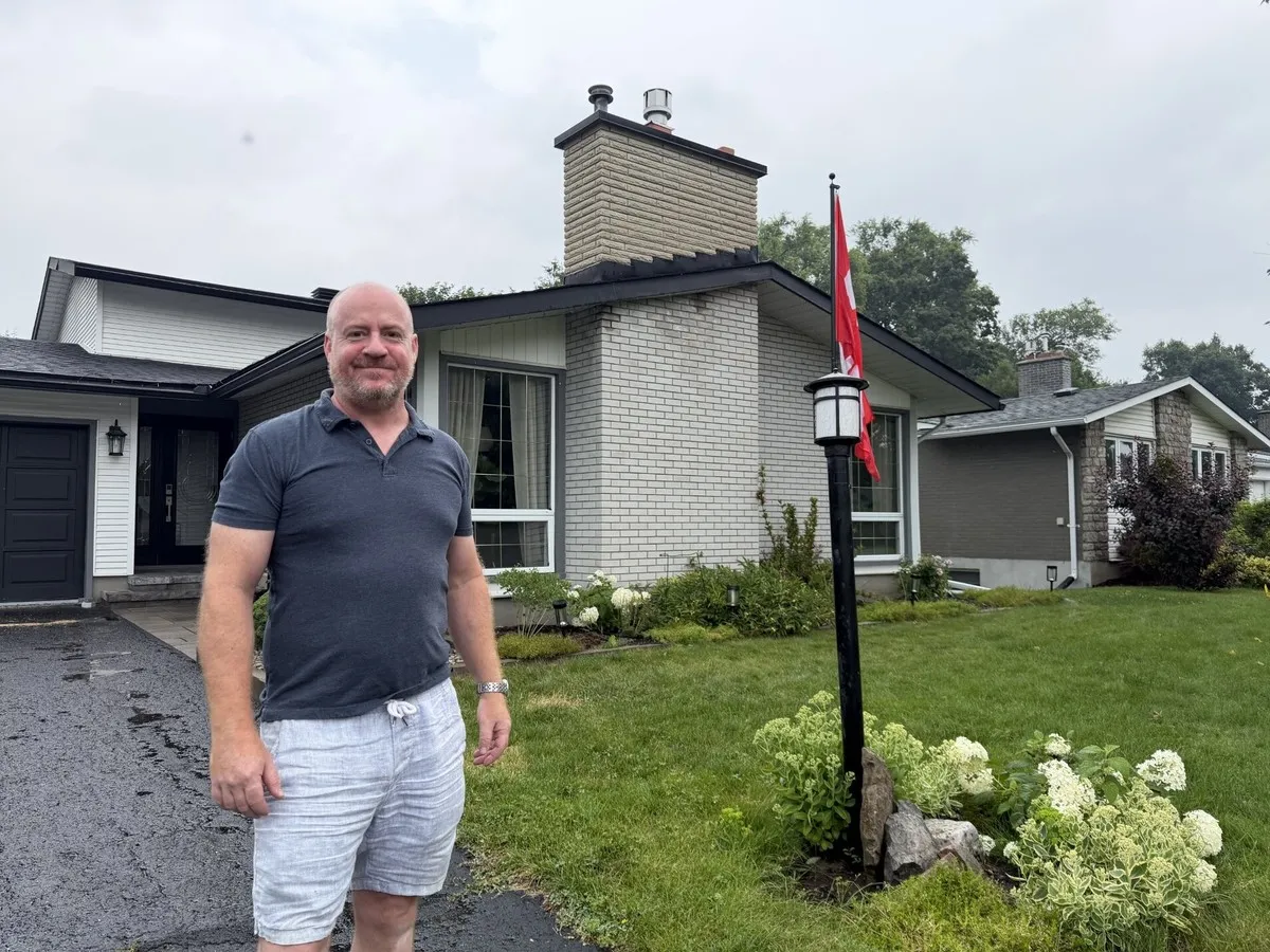 Flood victims warn of sewage-contaminated items vanishing from Nepean curbs
