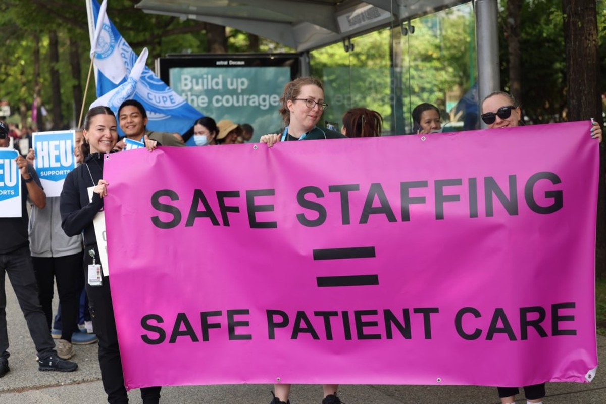 BC nurses pause Vancouver General Hospital picket as province appoints mediators