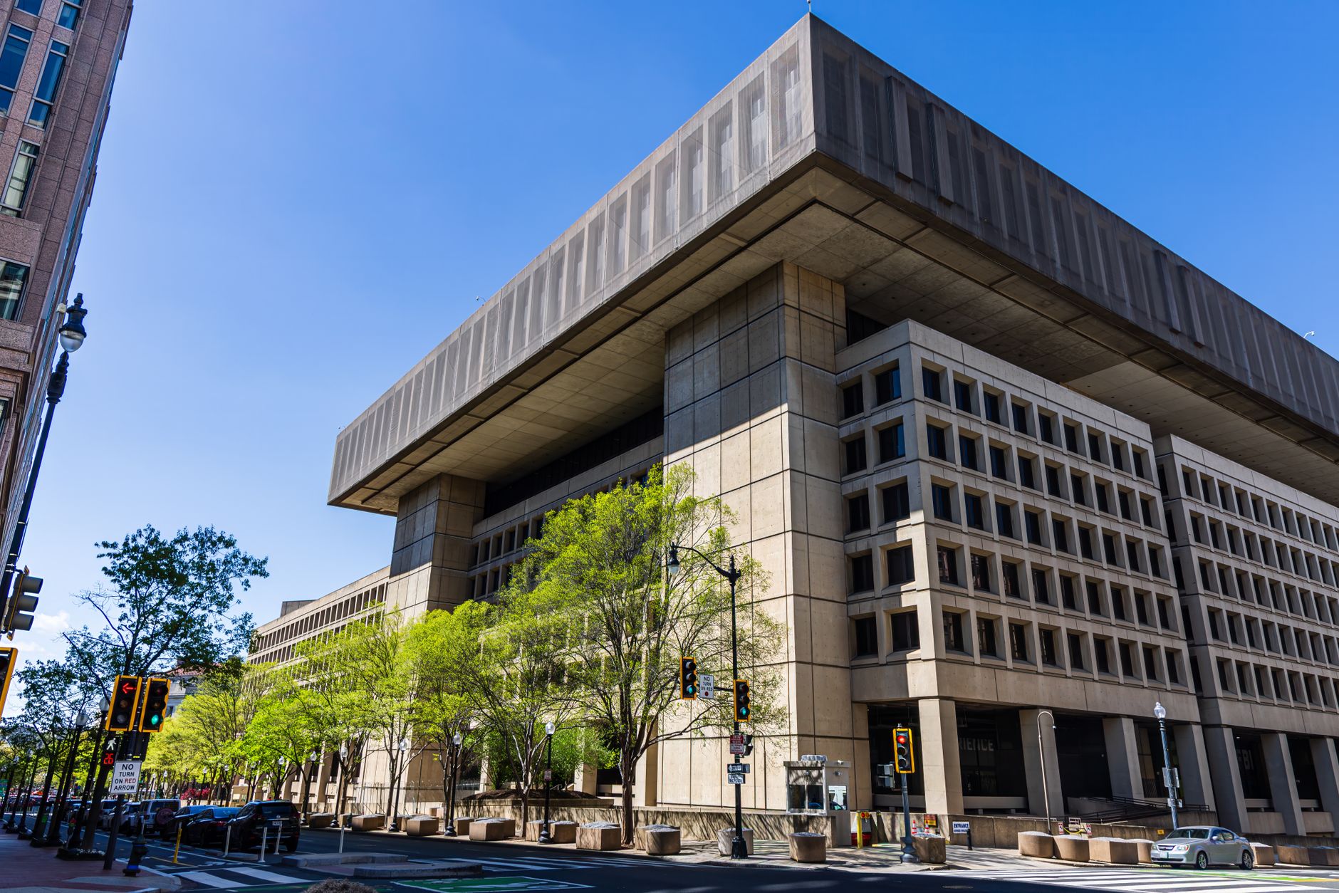 FBI disrupts planned attacks on White House UFC event