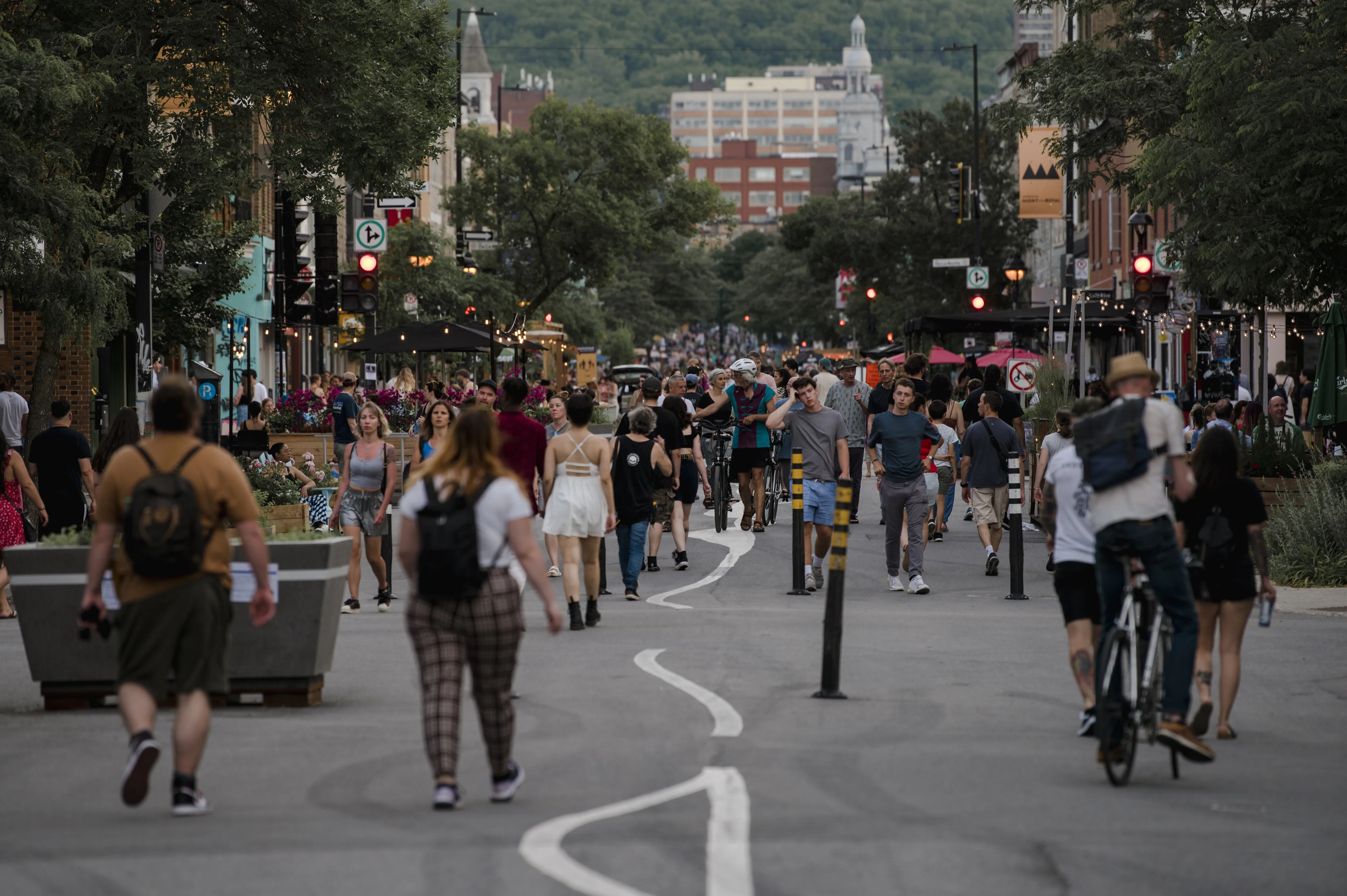 Canada's population shrinks for third consecutive quarter
