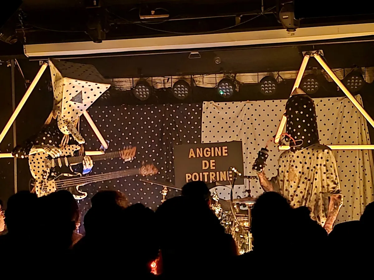 Gatineau's Bar Minotaure Packed 200 Fans for Viral Sensation Angine de Poitrine