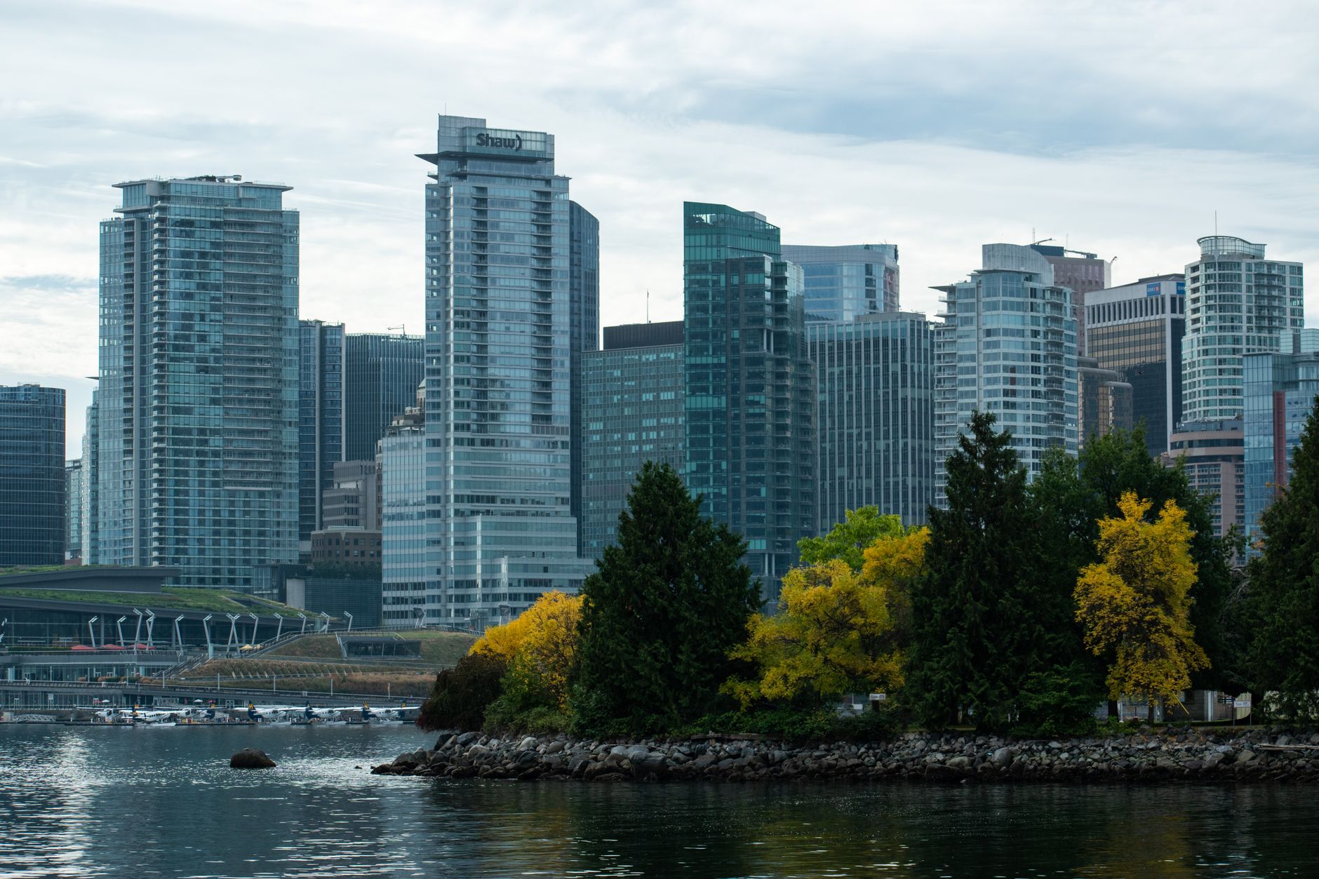 Canada's average rent drops to $2,034 in September, lowest point in two years
