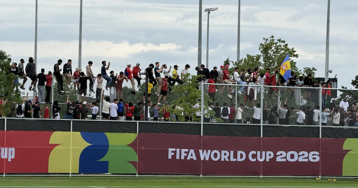 Hundreds of Ronaldo fans climb 25–foot fence at Centennial Park for final Portugal practice