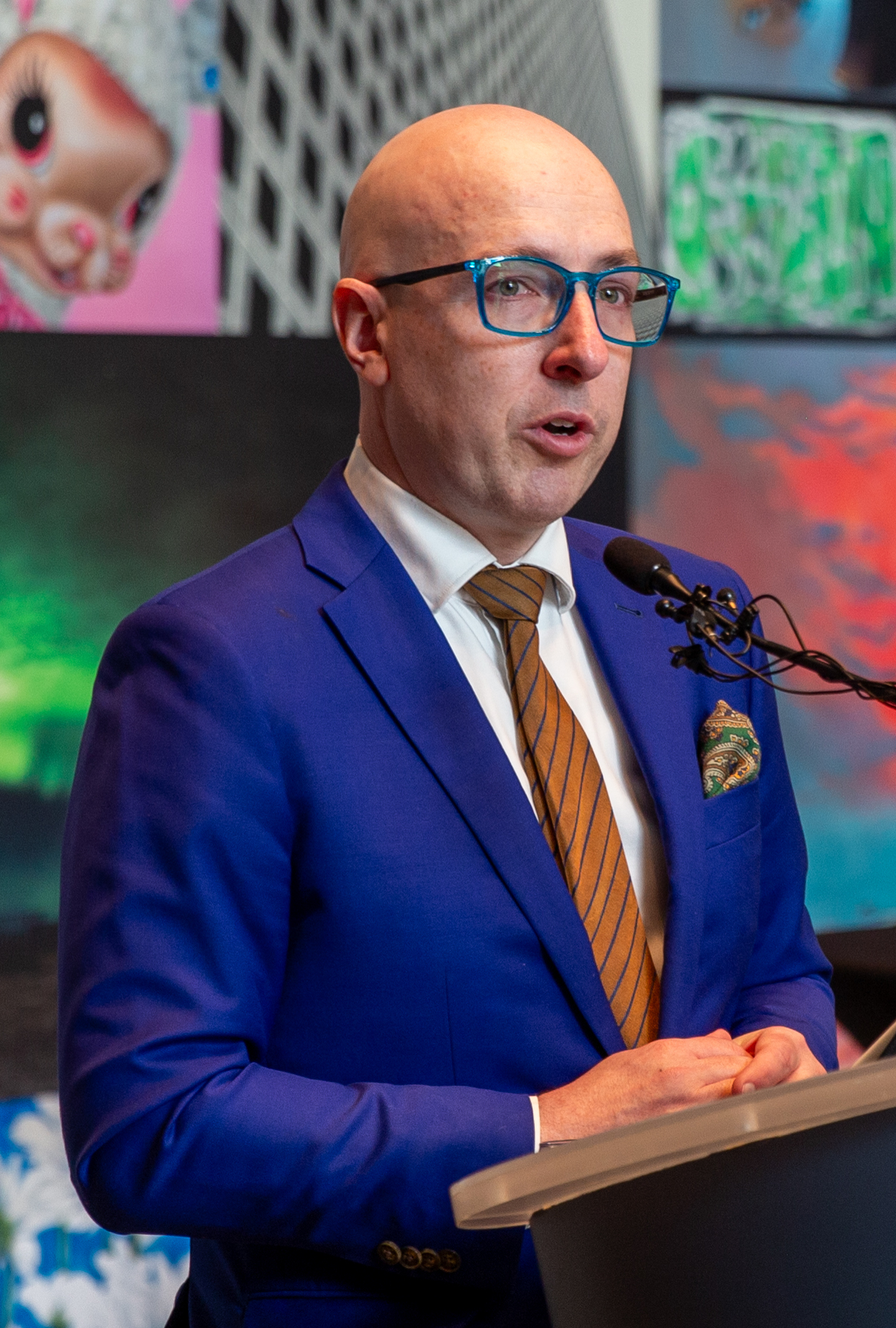 Edmonton mayor opposes private council briefings; Smith proposes governance overhaul