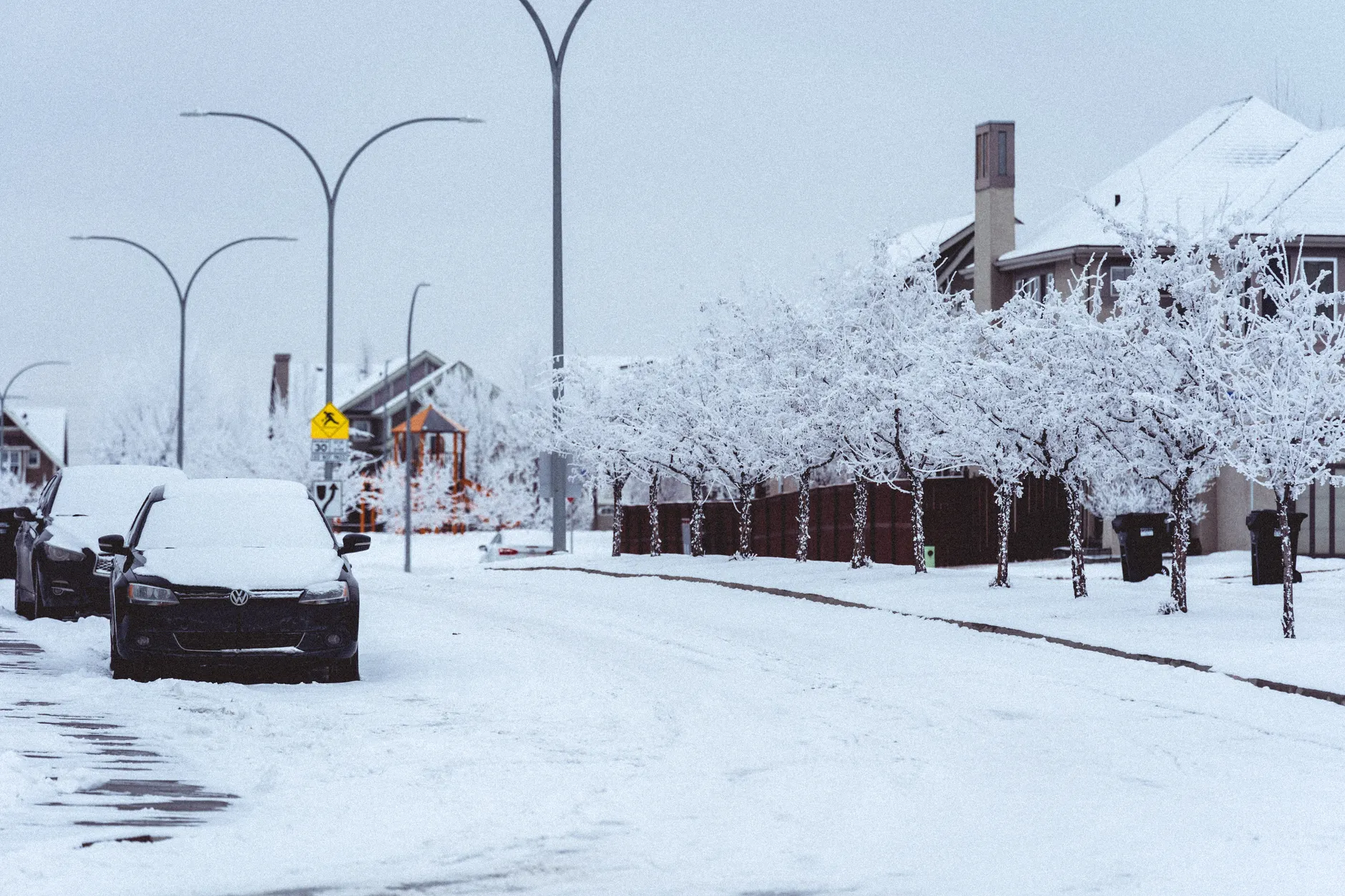 Edmontonians asked to follow parking bans as snow removal season begins
