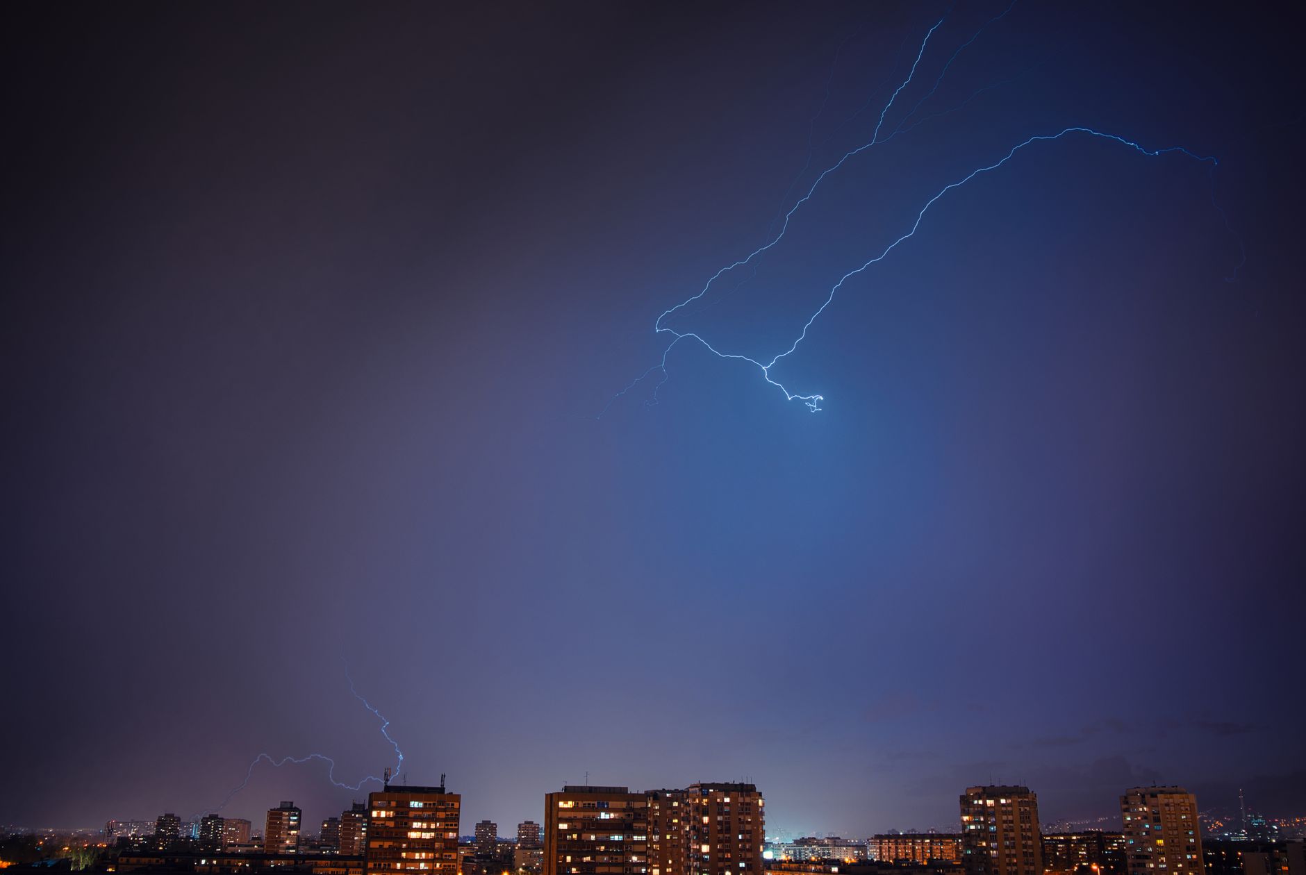 Light rain, high UV, and a packed Saturday night — T.O., June 6.