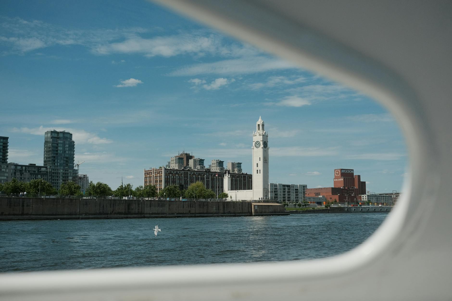 Mostly cloudy and mild—grab your sunscreen—Montréal, June 2